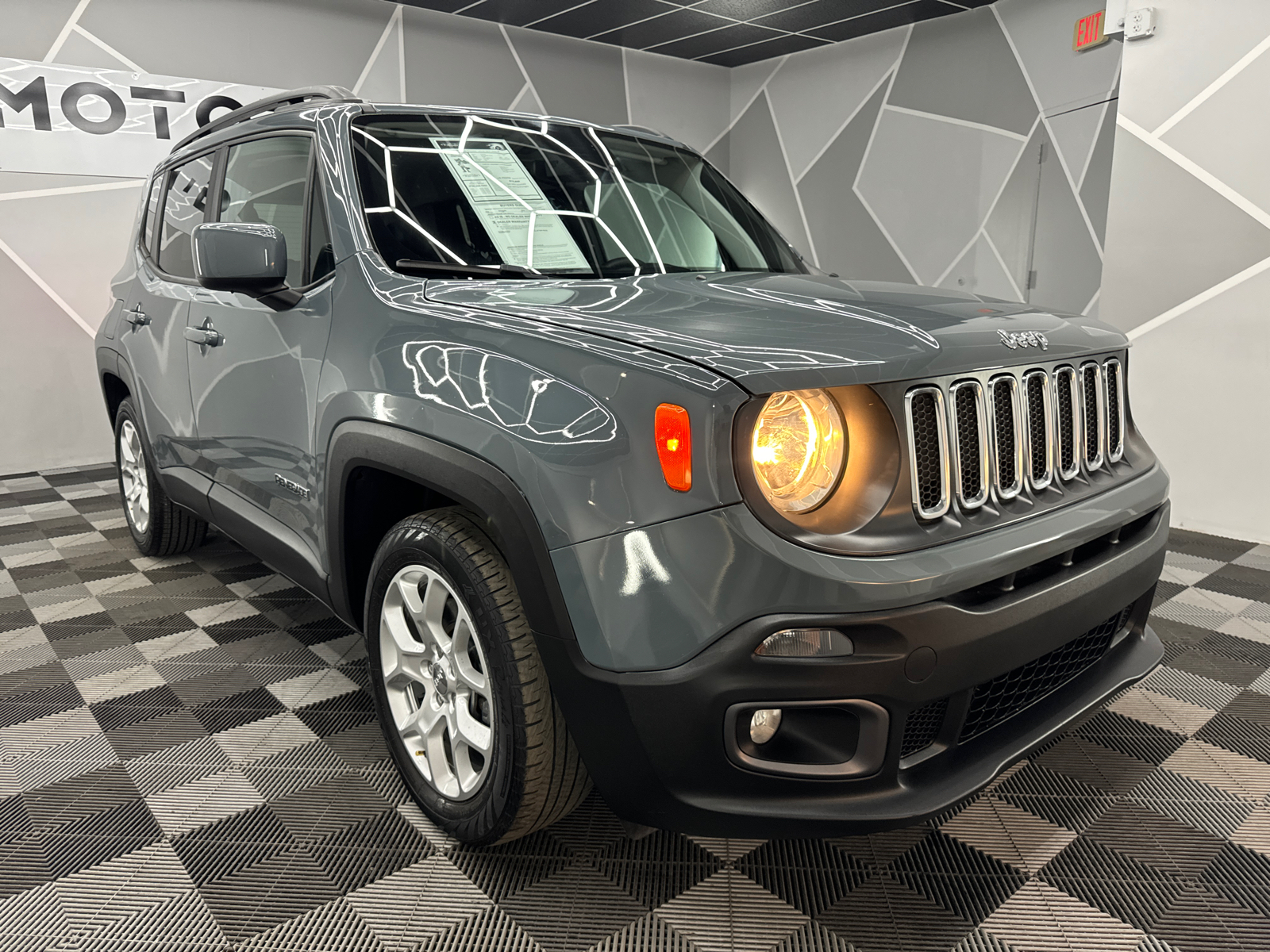 2018 Jeep Renegade Latitude Sport Utility 4D 13