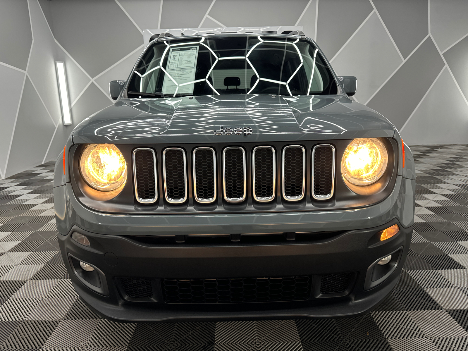 2018 Jeep Renegade Latitude Sport Utility 4D 15