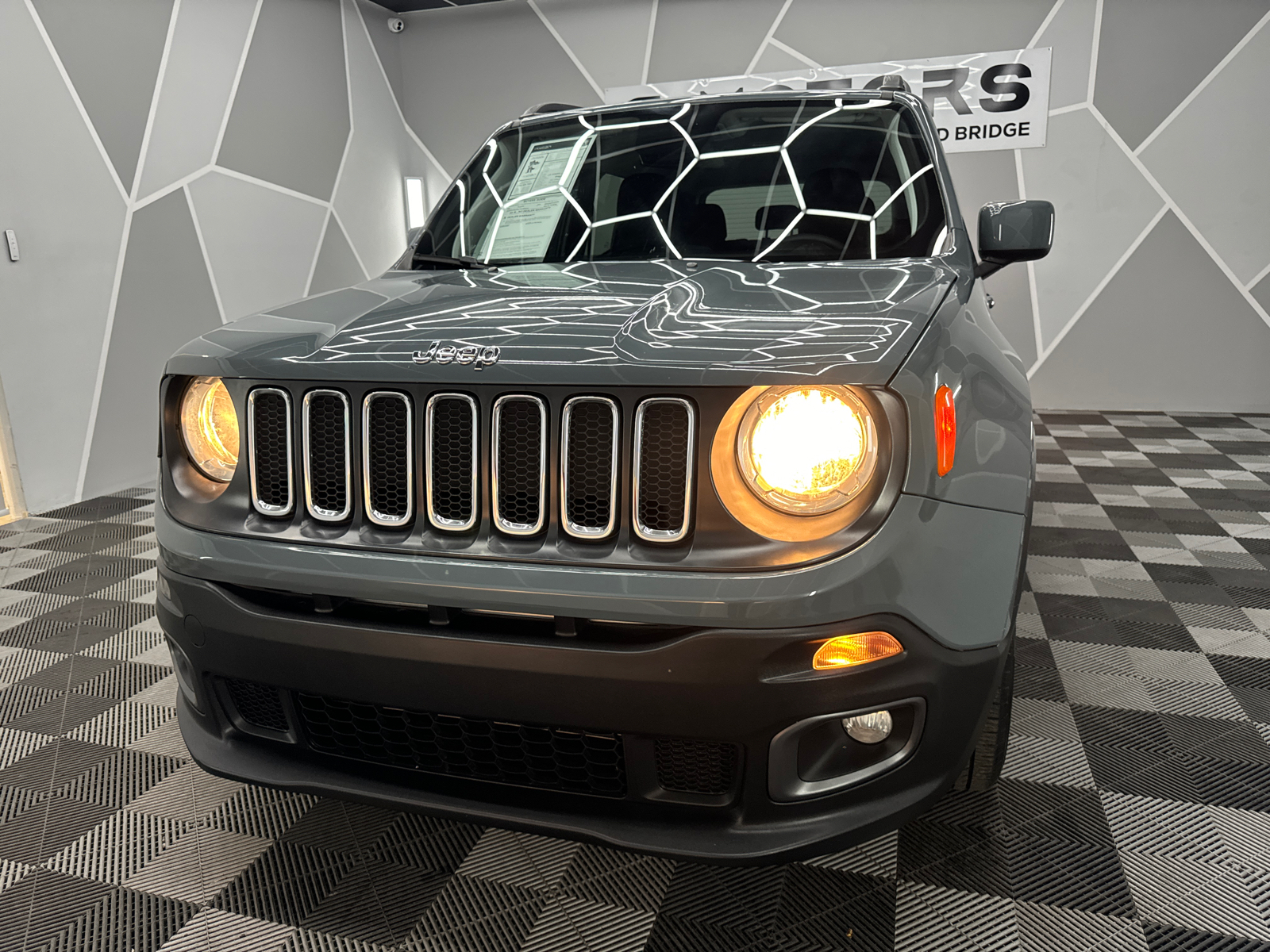 2018 Jeep Renegade Latitude Sport Utility 4D 16