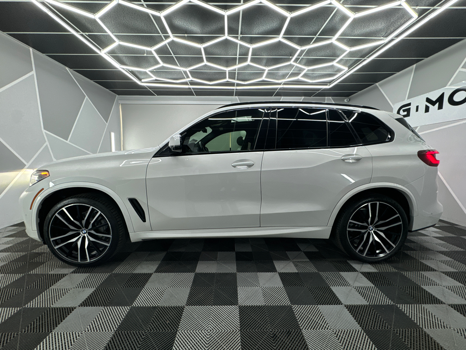 2022 BMW X5 sDrive40i Sport Utility 4D 3