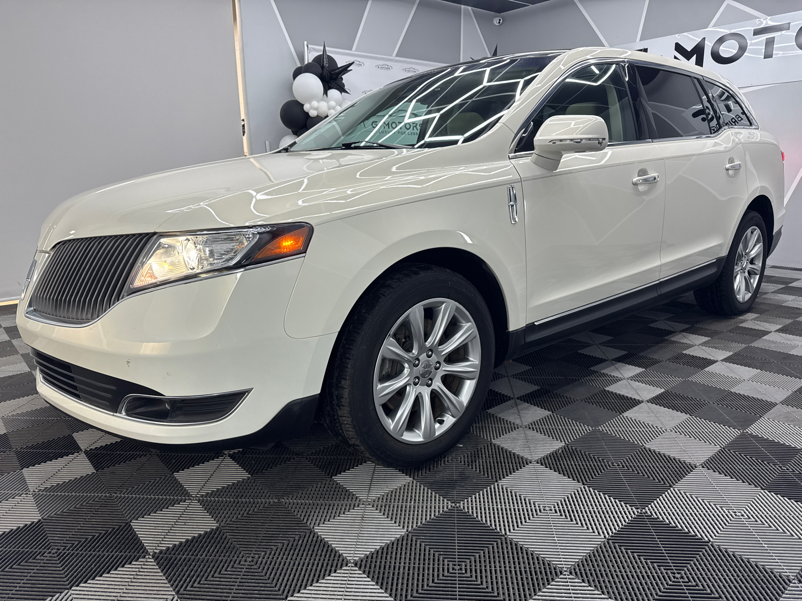 2014 Lincoln MKT Sport Utility 4D 2