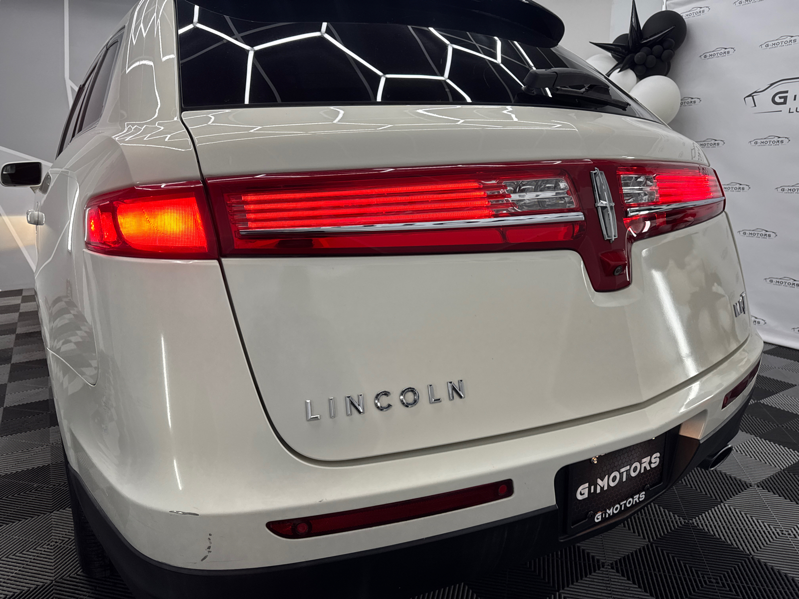 2014 Lincoln MKT Sport Utility 4D 6