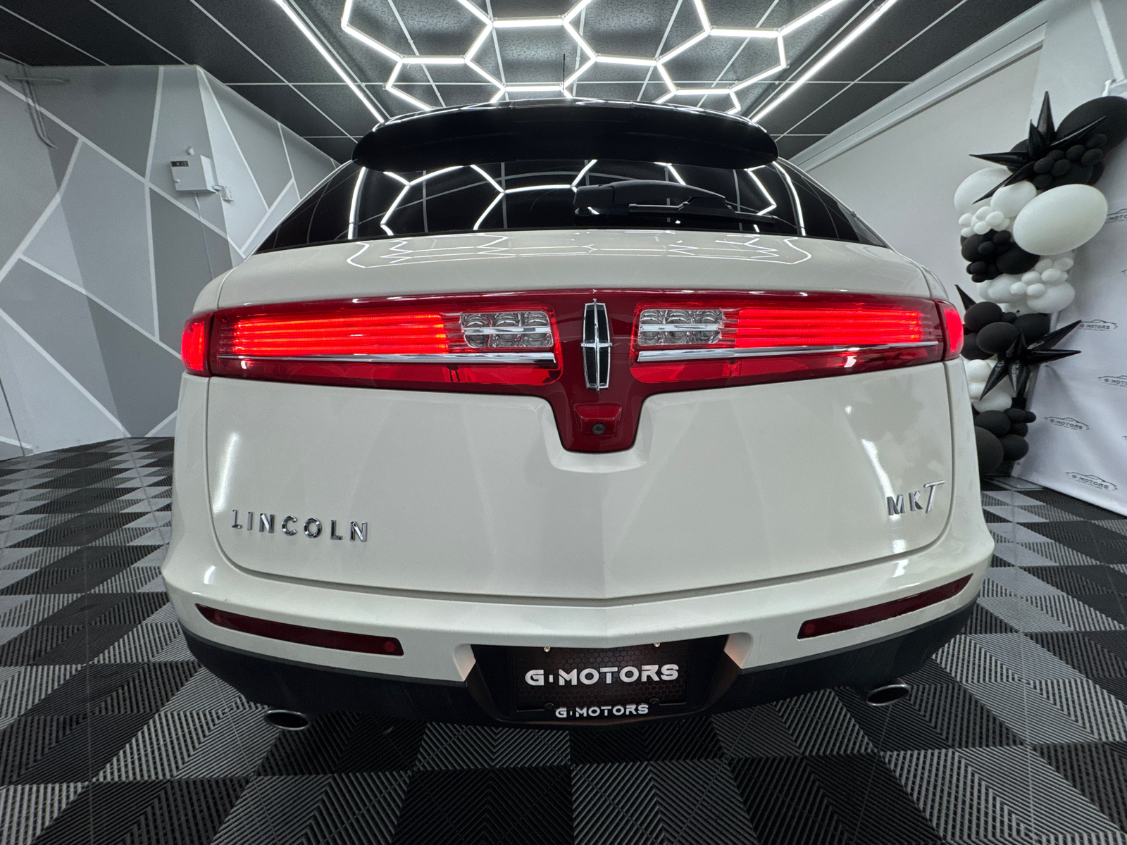 2014 Lincoln MKT Sport Utility 4D 7