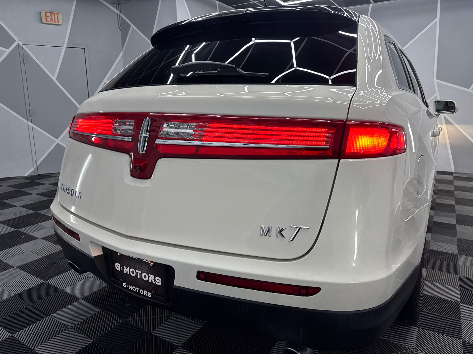 2014 Lincoln MKT Sport Utility 4D 8