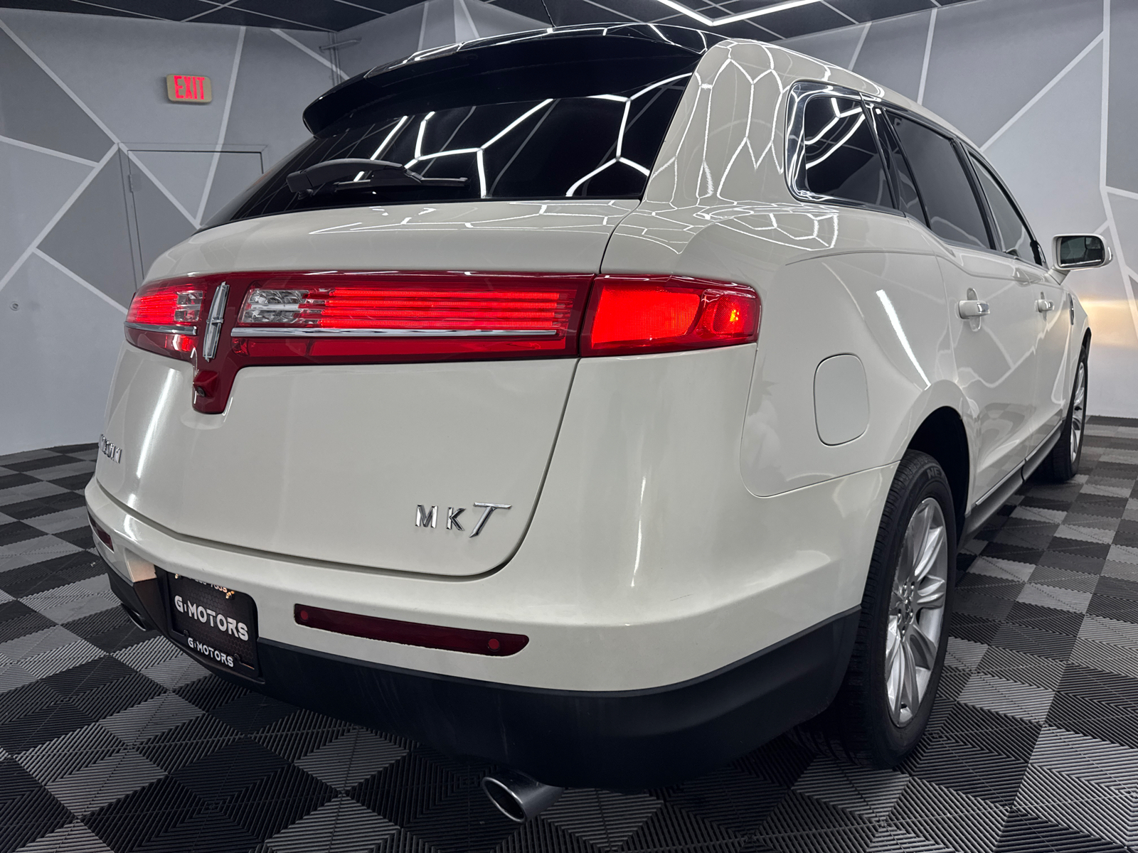 2014 Lincoln MKT Sport Utility 4D 9