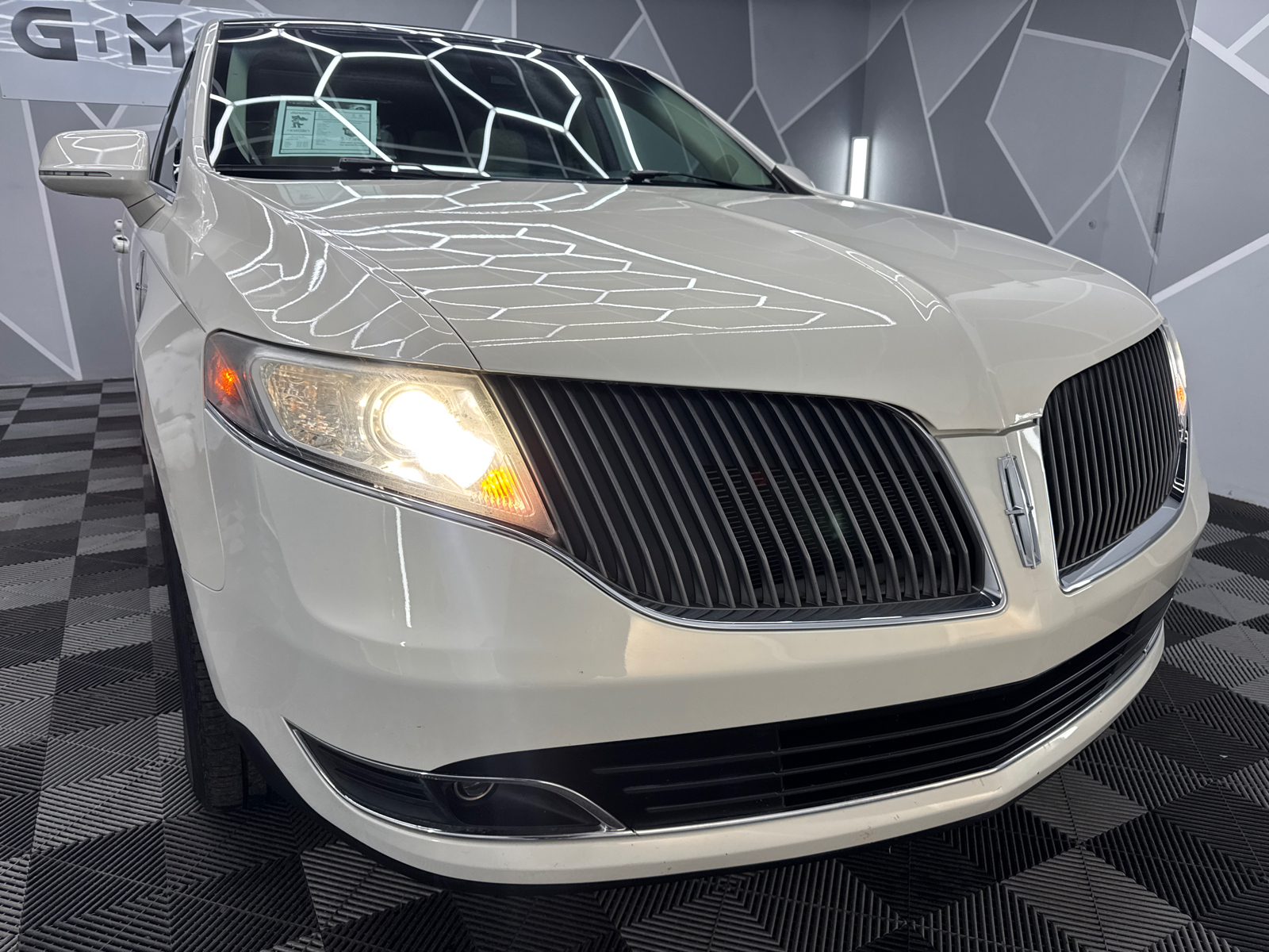 2014 Lincoln MKT Sport Utility 4D 14