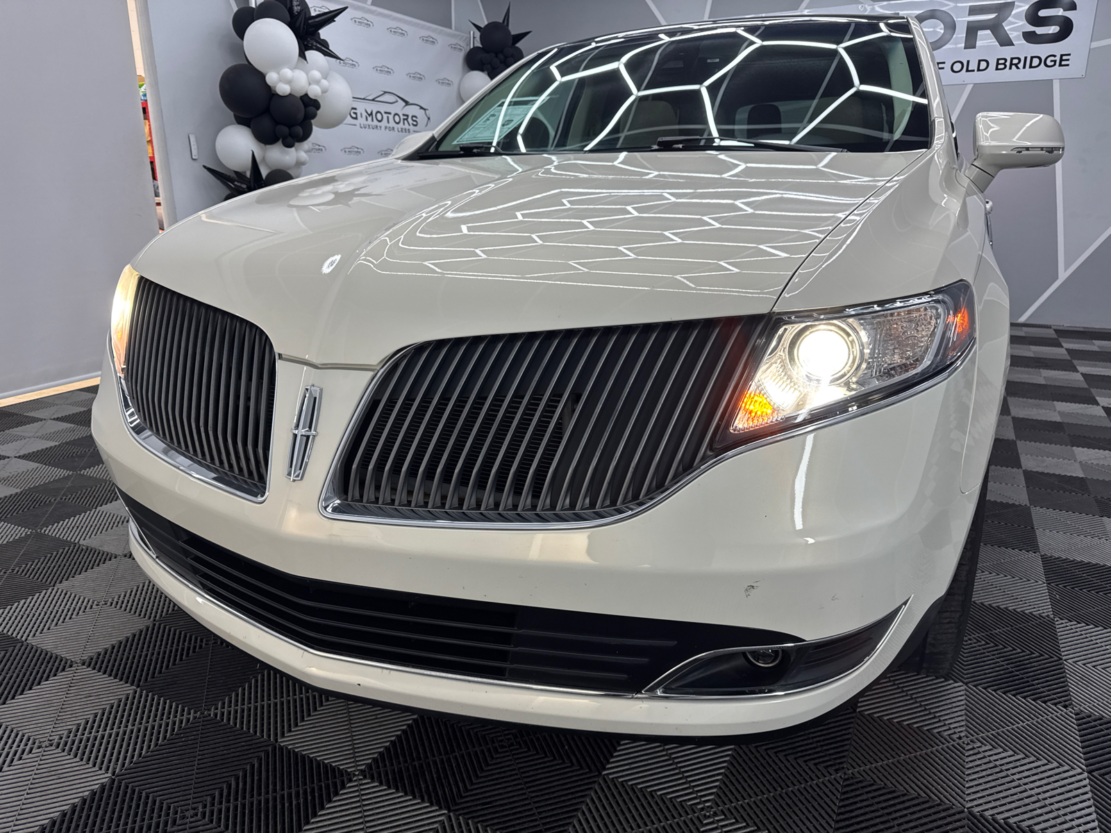 2014 Lincoln MKT Sport Utility 4D 16