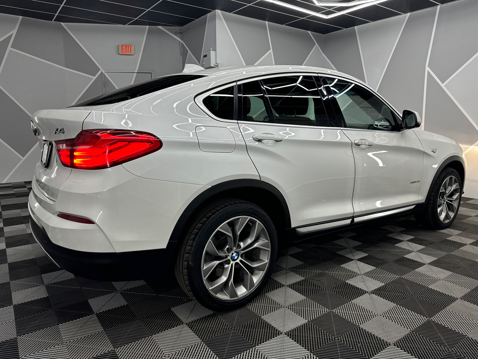 2015 BMW X4 xDrive28i Sport Utility 4D 10