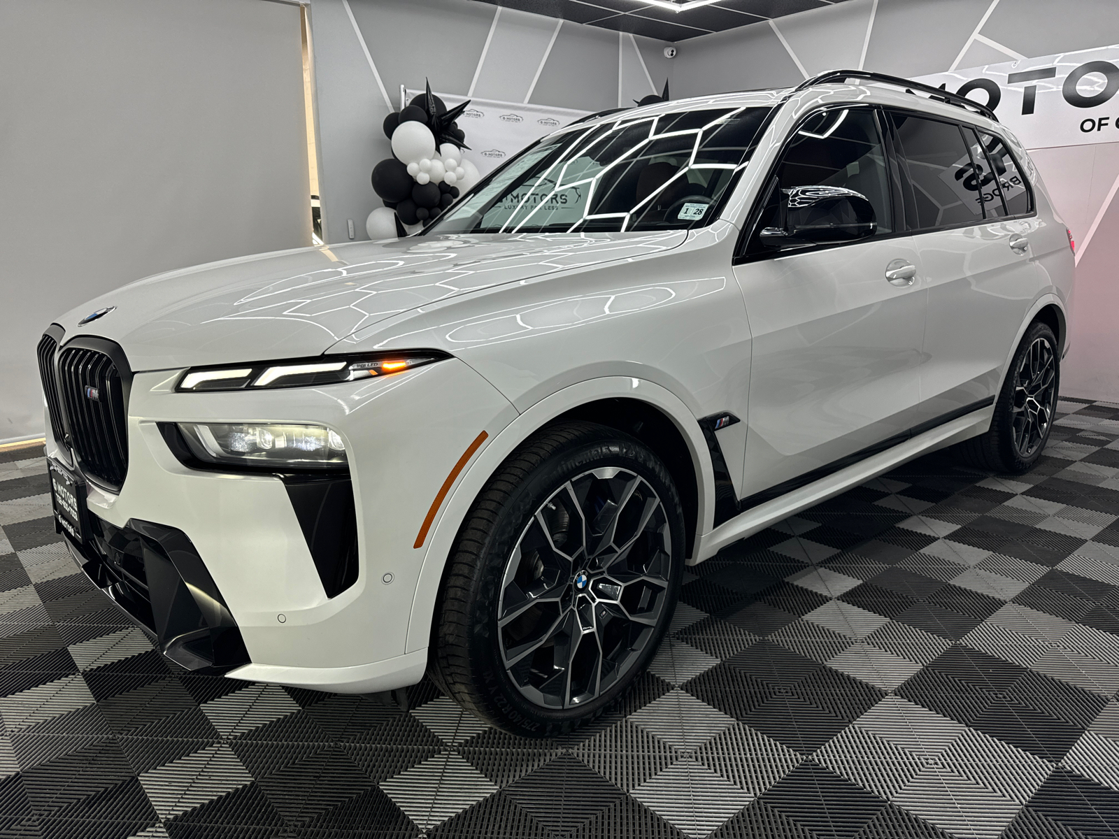 2023 BMW X7 M60i Sport Utility 4D 2