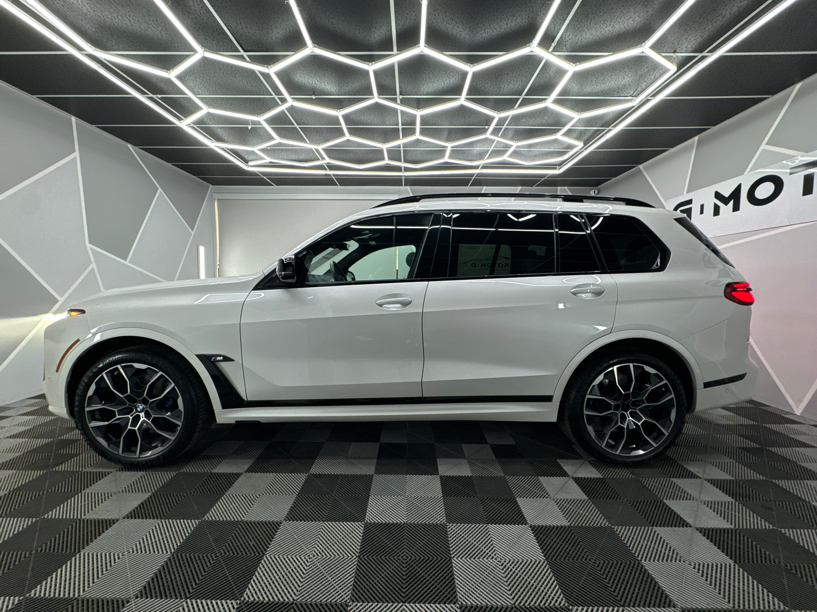 2023 BMW X7 M60i Sport Utility 4D 3