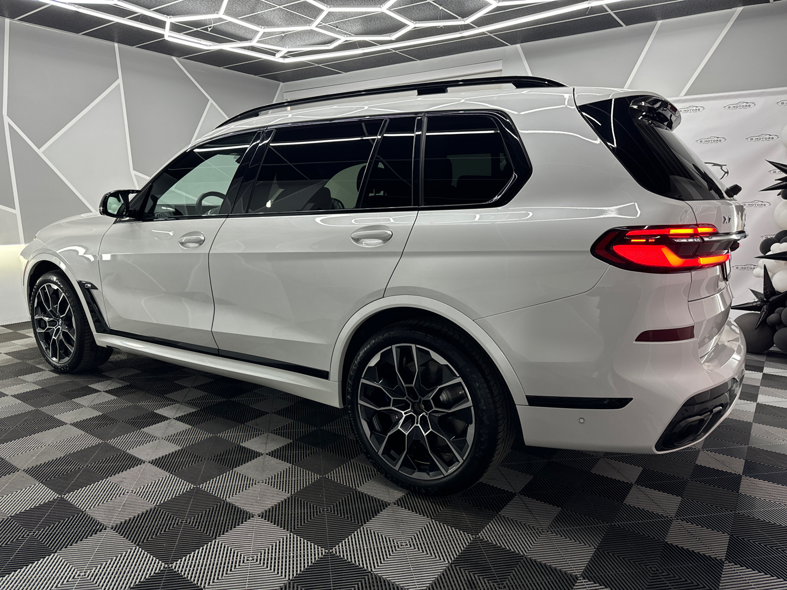 2023 BMW X7 M60i Sport Utility 4D 4