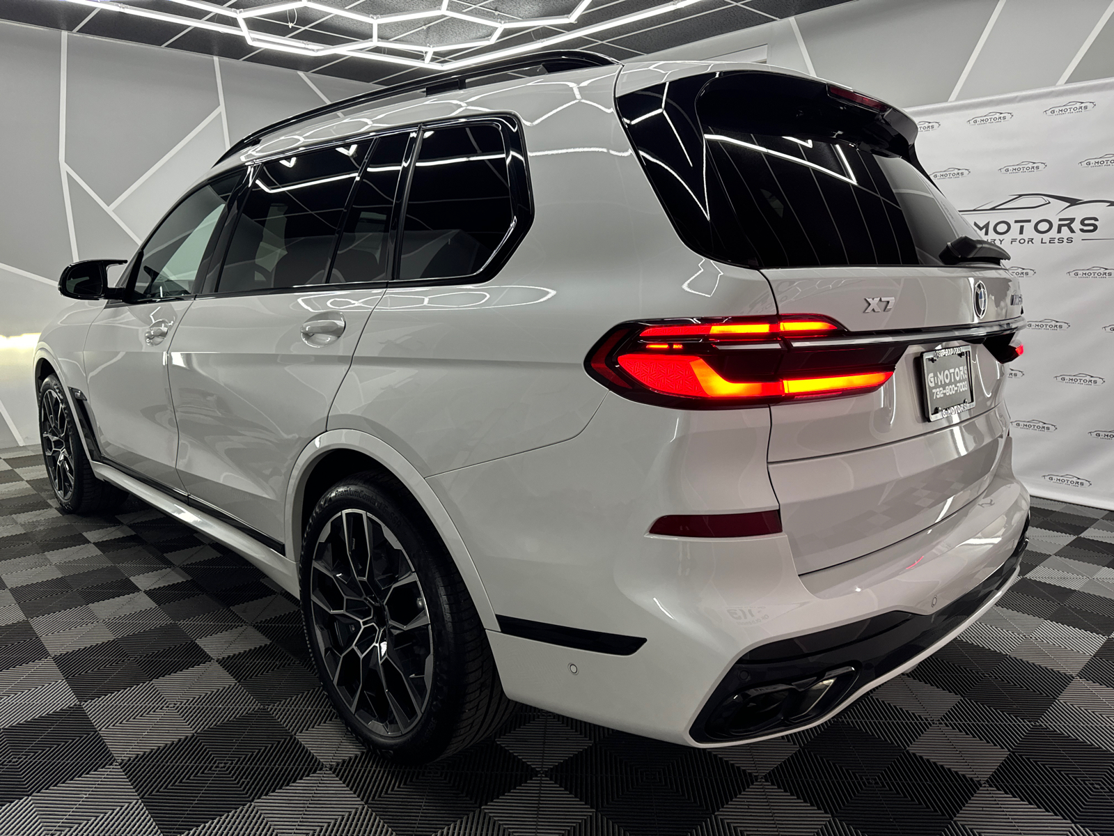 2023 BMW X7 M60i Sport Utility 4D 5