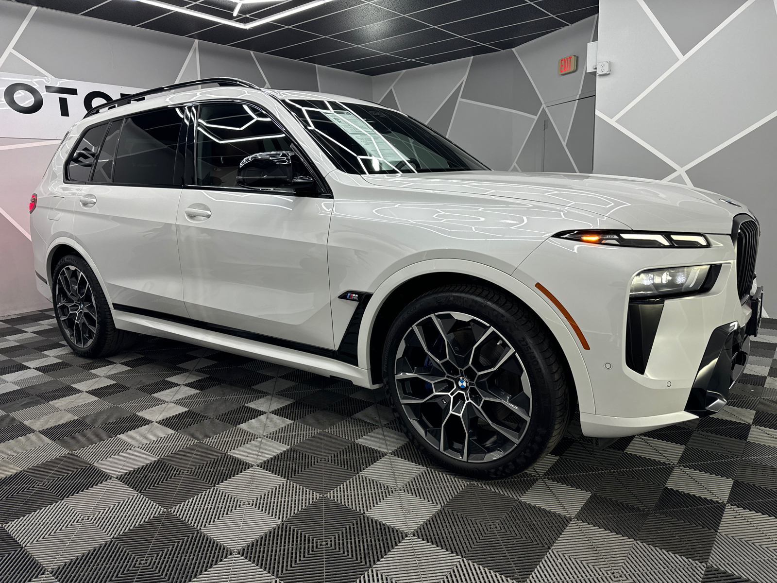 2023 BMW X7 M60i Sport Utility 4D 12