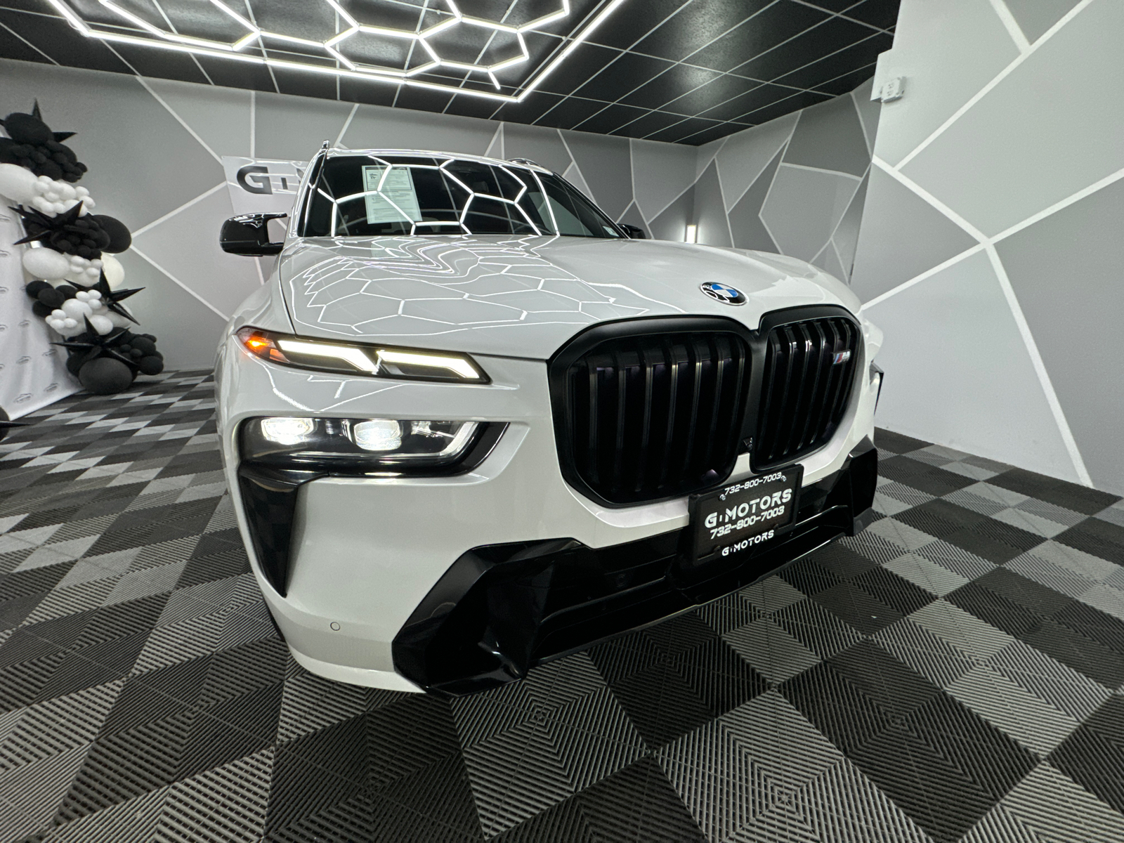 2023 BMW X7 M60i Sport Utility 4D 14