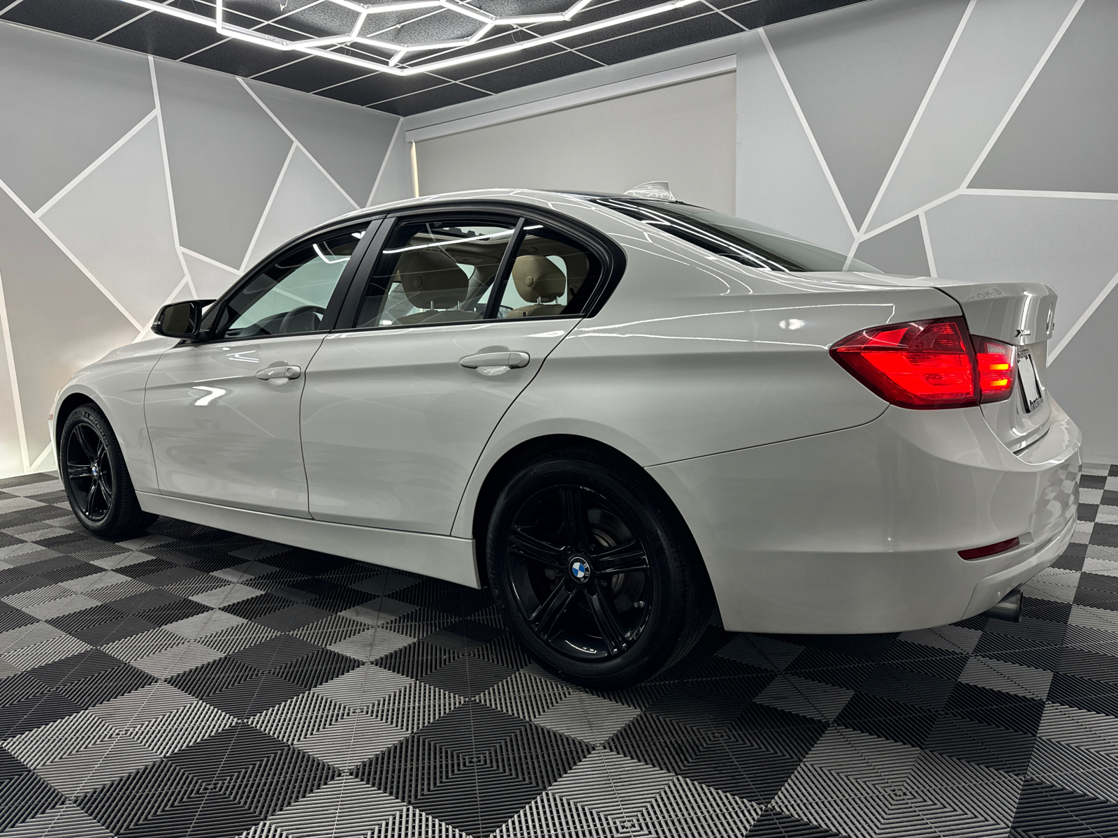 2014 BMW 3 Series 320i xDrive Sedan 4D 4