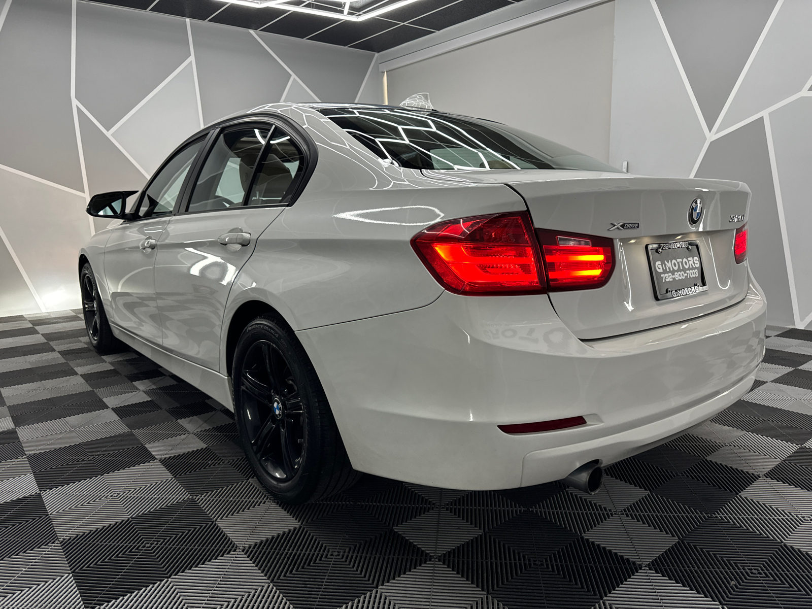 2014 BMW 3 Series 320i xDrive Sedan 4D 5