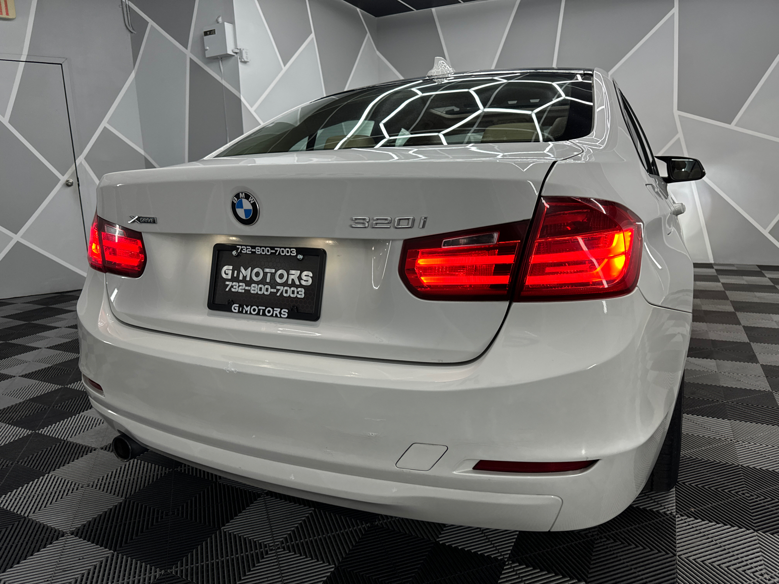 2014 BMW 3 Series 320i xDrive Sedan 4D 8