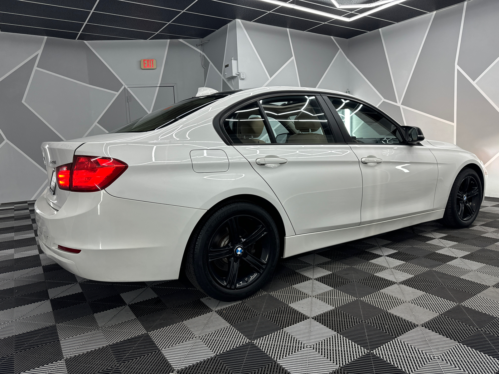 2014 BMW 3 Series 320i xDrive Sedan 4D 10