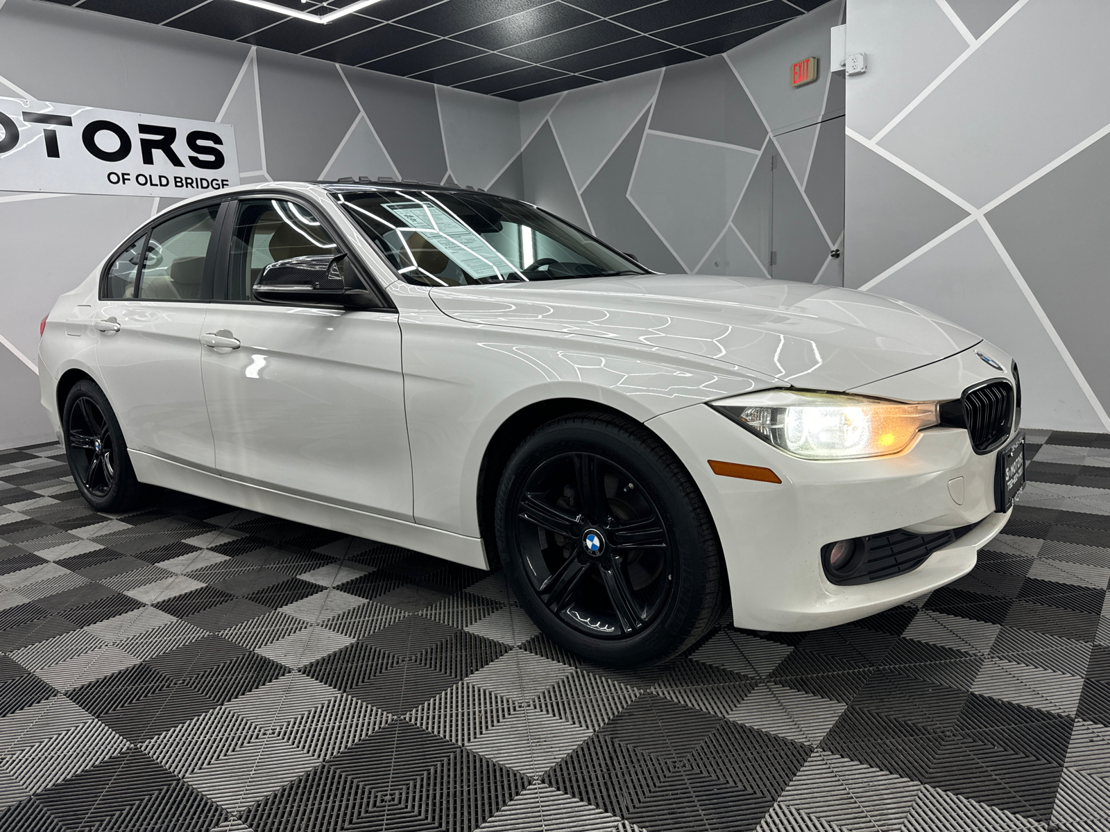 2014 BMW 3 Series 320i xDrive Sedan 4D 12