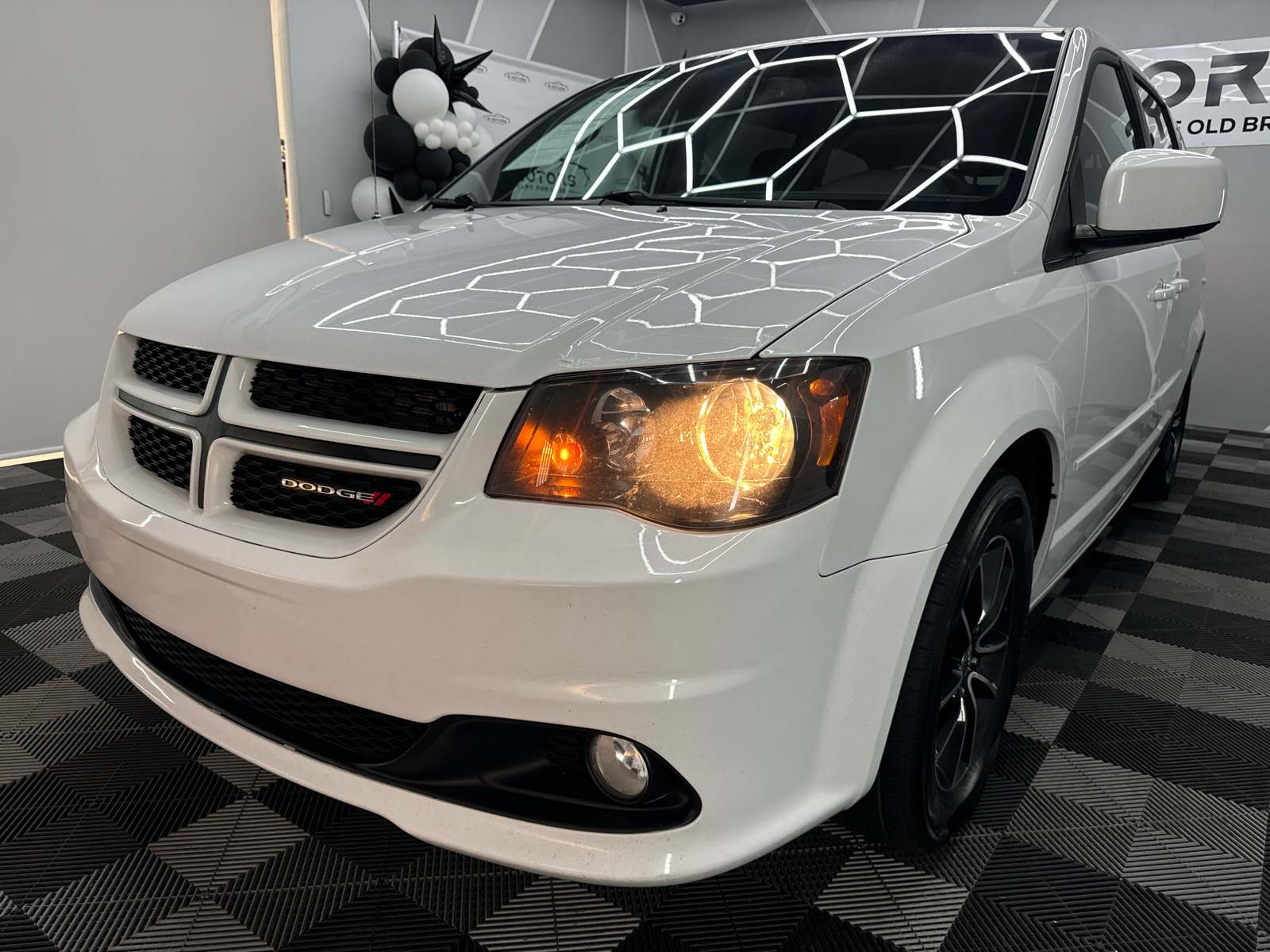 2016 Dodge Grand Caravan Passenger R/T Minivan 4D 1