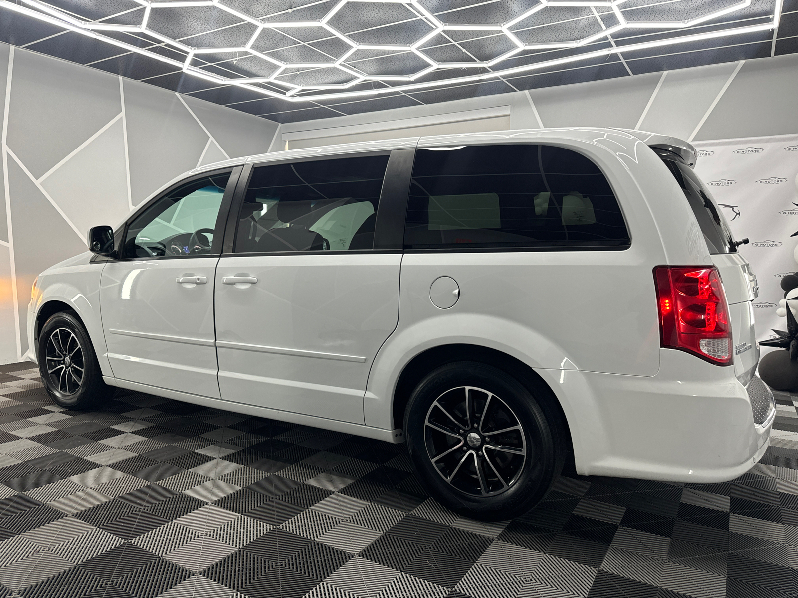 2016 Dodge Grand Caravan Passenger R/T Minivan 4D 4