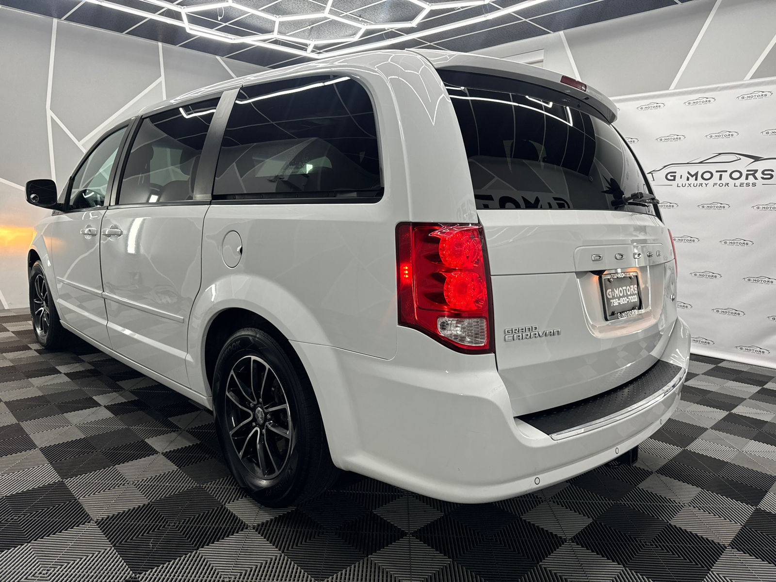 2016 Dodge Grand Caravan Passenger R/T Minivan 4D 5