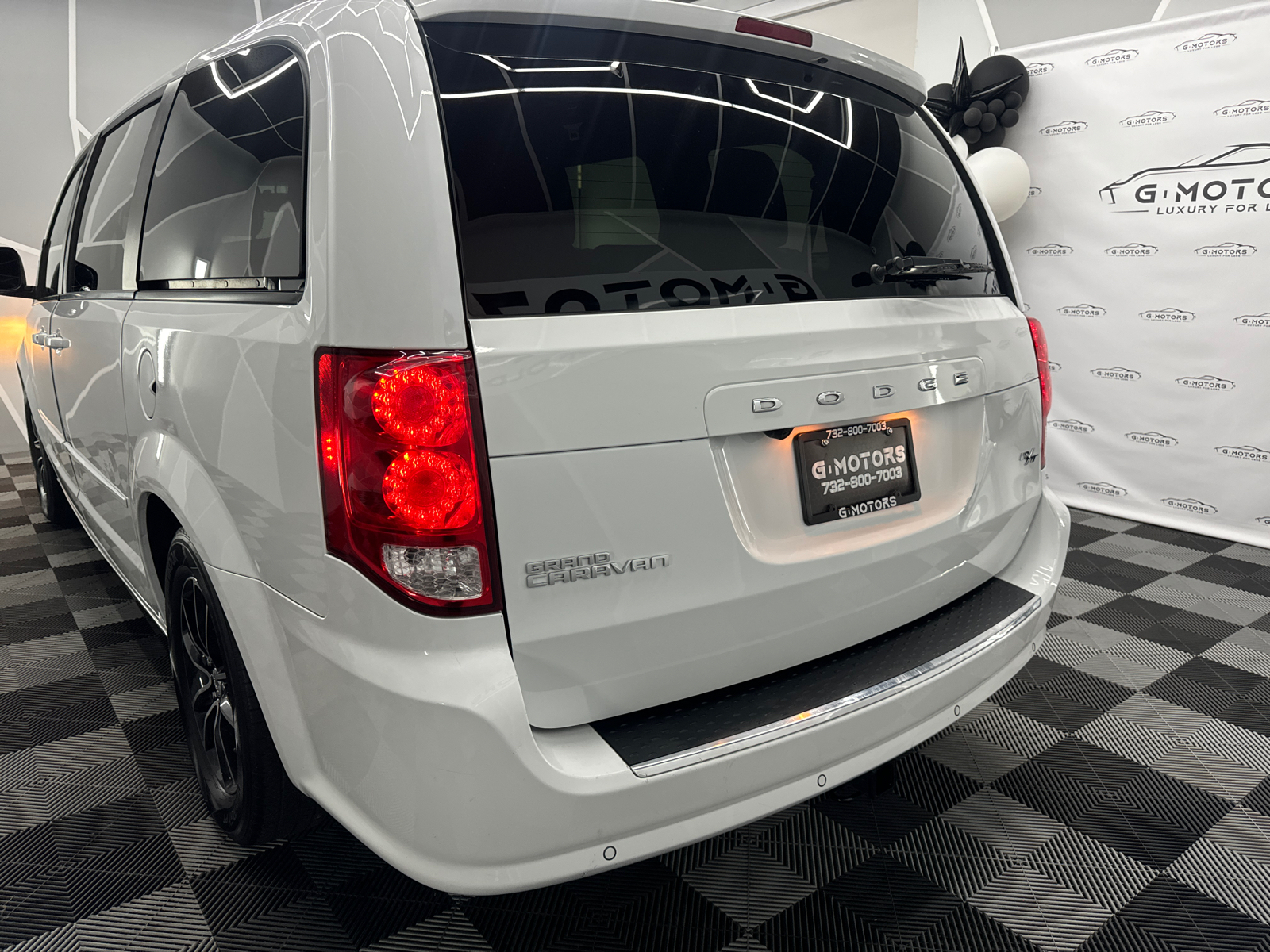 2016 Dodge Grand Caravan Passenger R/T Minivan 4D 6