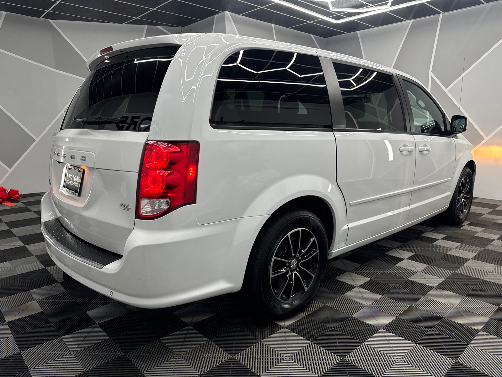 2016 Dodge Grand Caravan Passenger R/T Minivan 4D 10