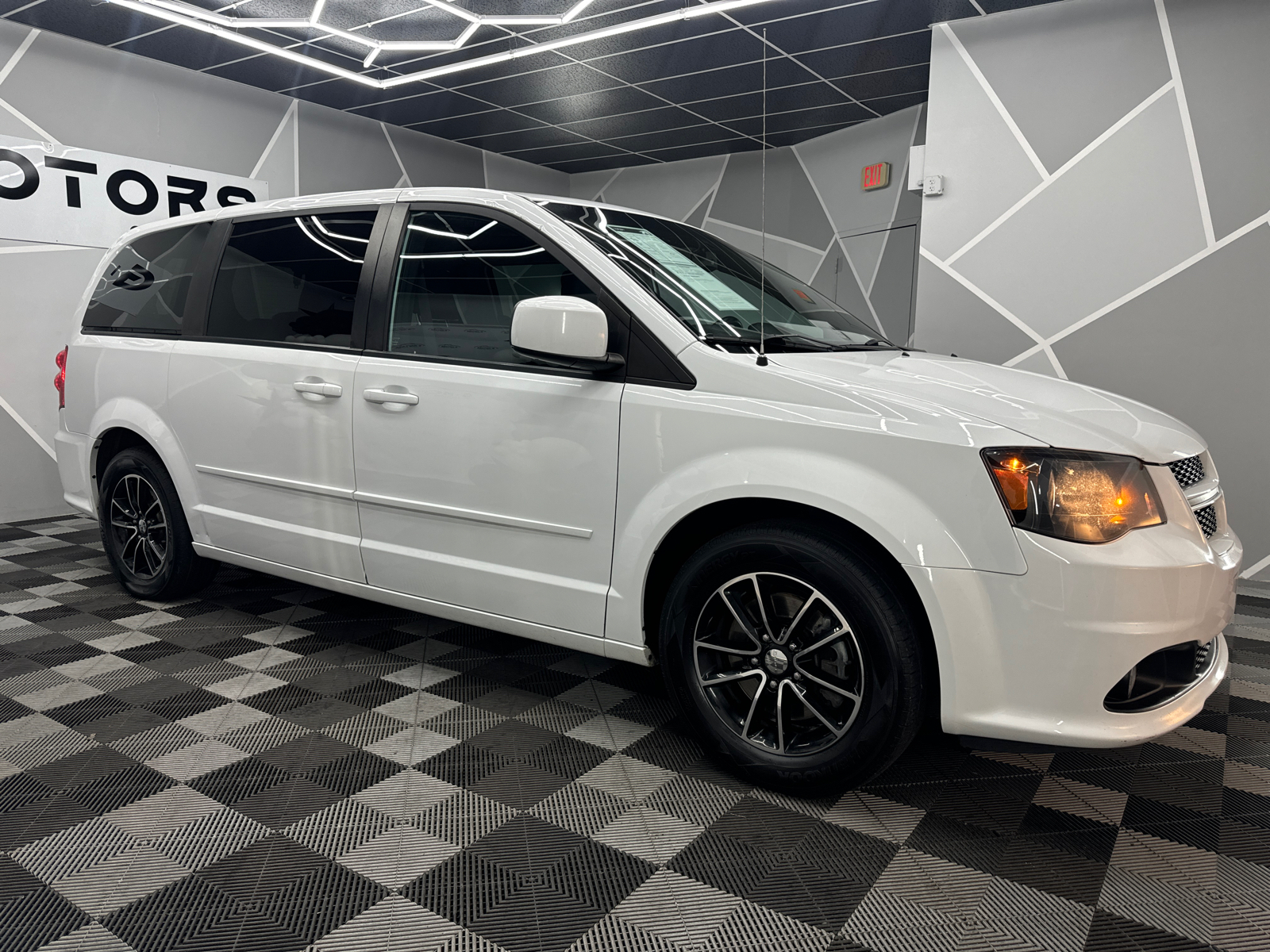 2016 Dodge Grand Caravan Passenger R/T Minivan 4D 12