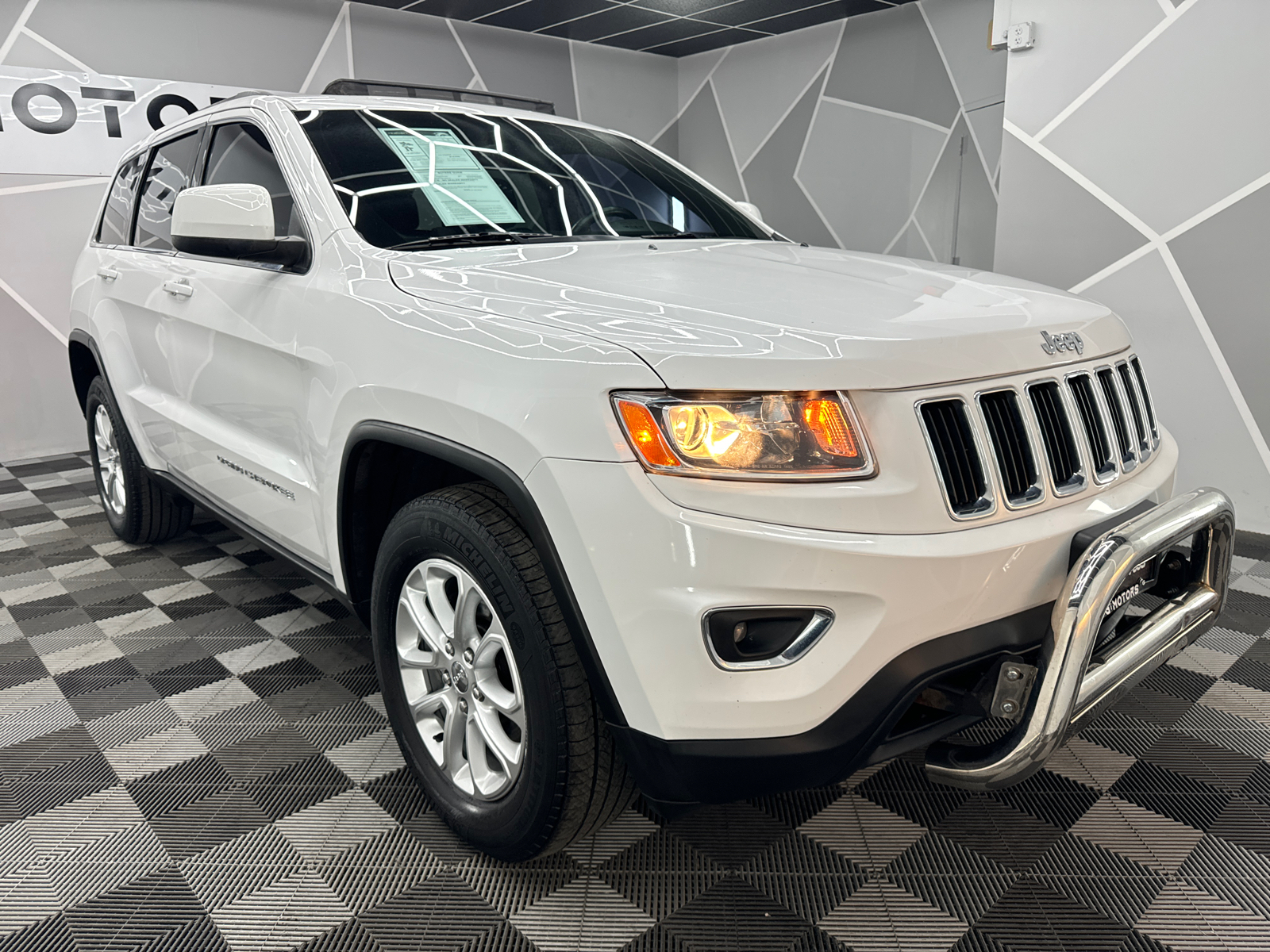 2014 Jeep Grand Cherokee Laredo Sport Utility 4D 13