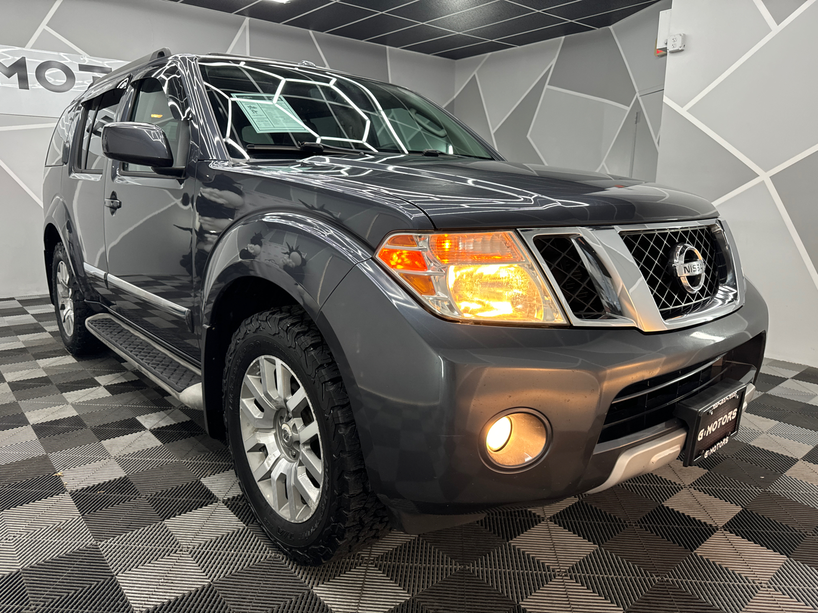 2011 Nissan Pathfinder S Sport Utility 4D 13