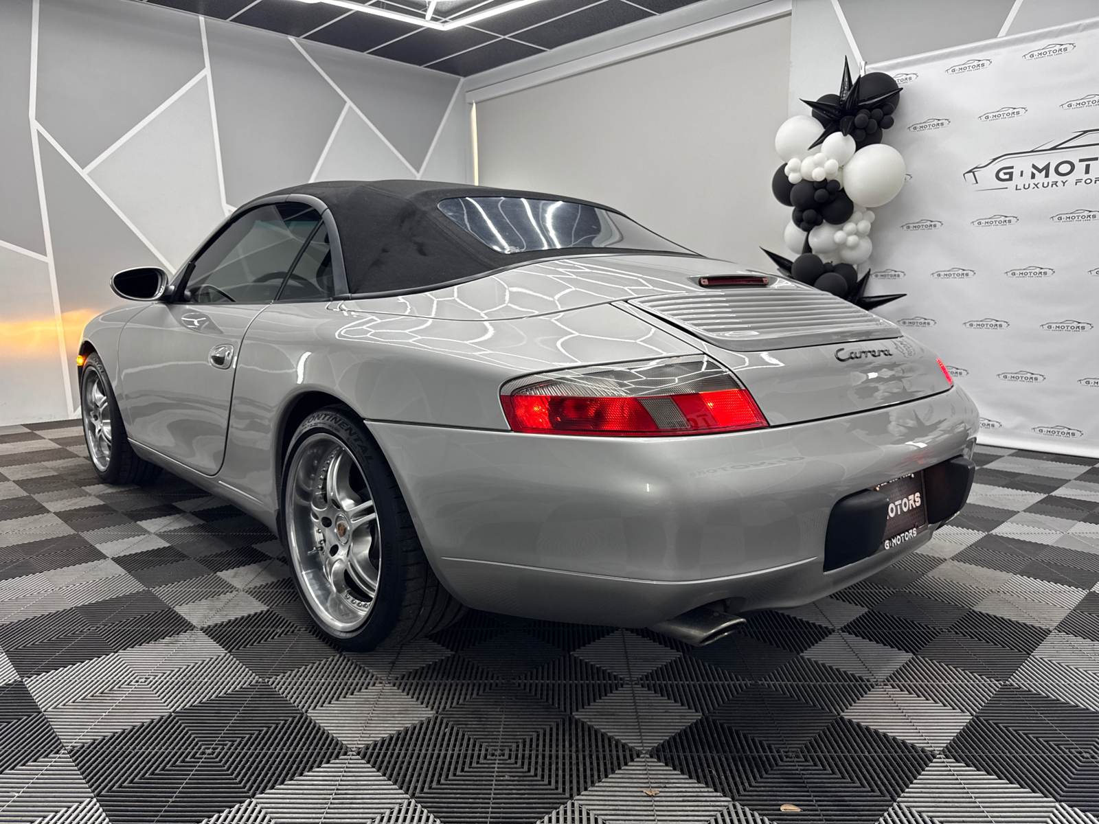 2000 Porsche 911 Carrera Cabriolet 2D 3