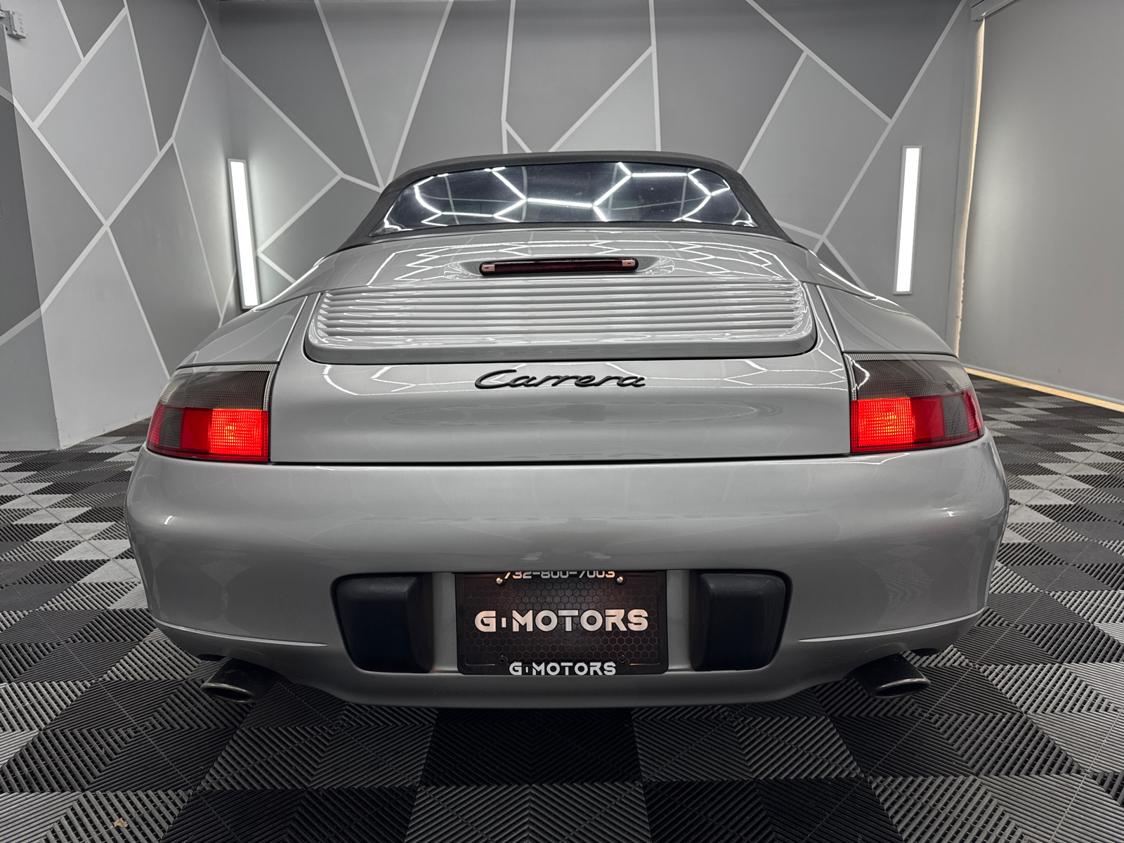 2000 Porsche 911 Carrera Cabriolet 2D 4