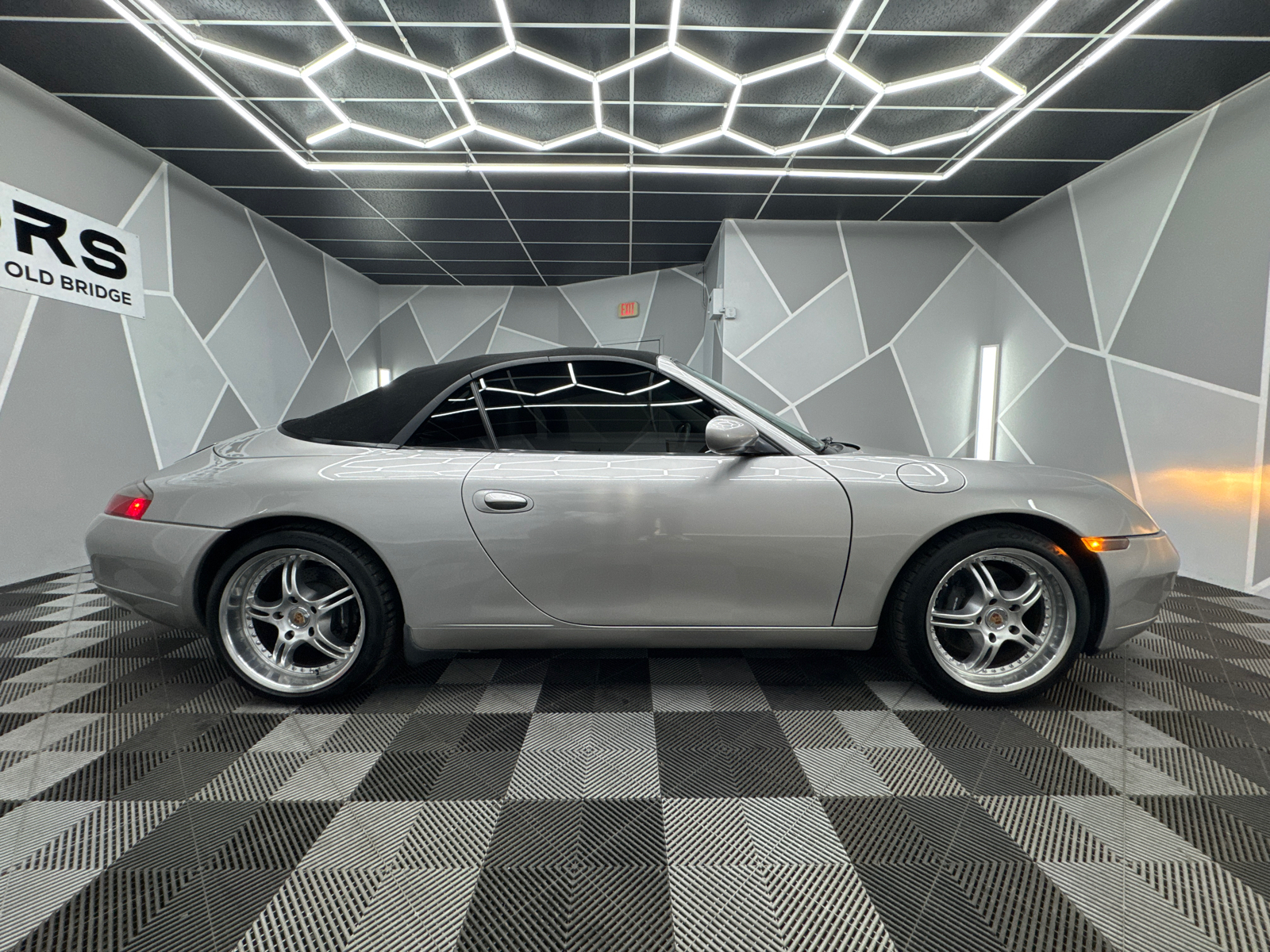 2000 Porsche 911 Carrera Cabriolet 2D 6