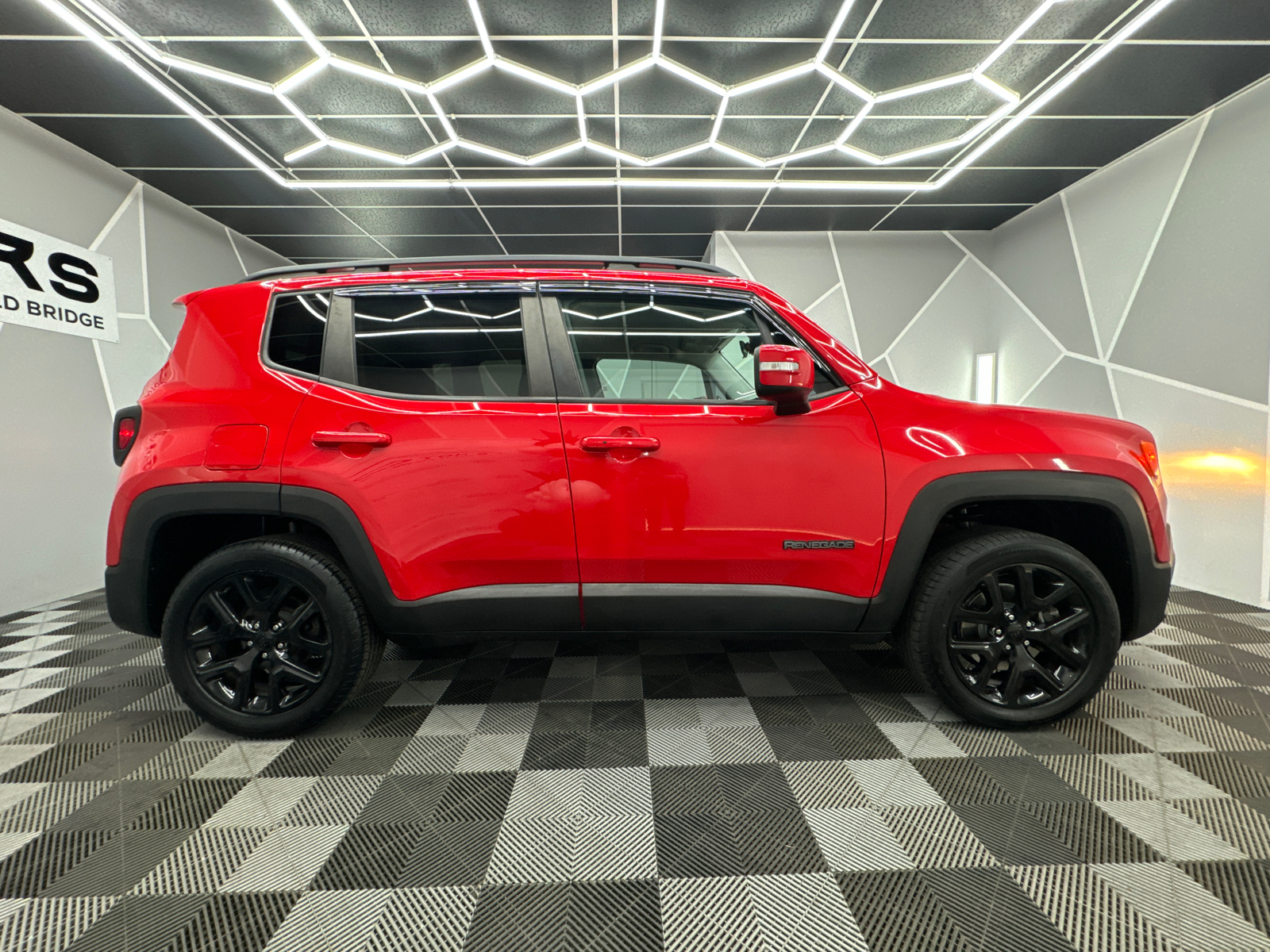 2017 Jeep Renegade Latitude Sport Utility 4D 11