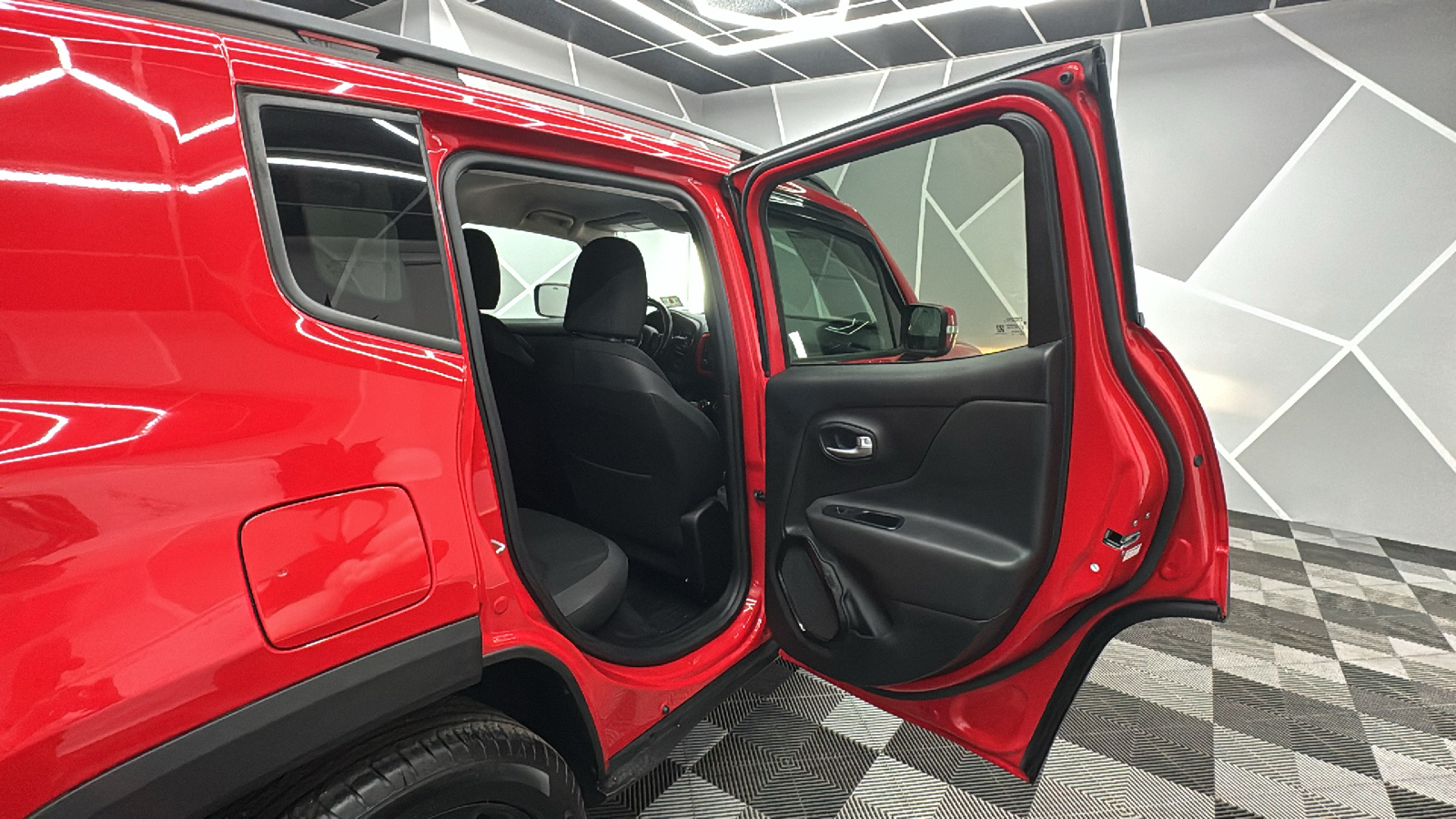 2017 Jeep Renegade Latitude Sport Utility 4D 23