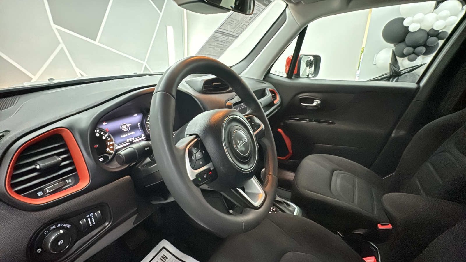 2020 Jeep Renegade Latitude Sport Utility 4D 37