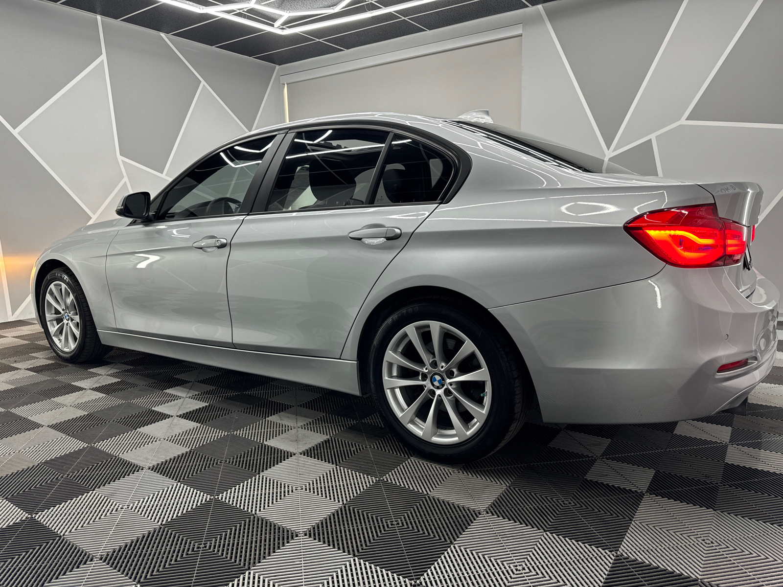 2017 BMW 3 Series 320i Sedan 4D 4