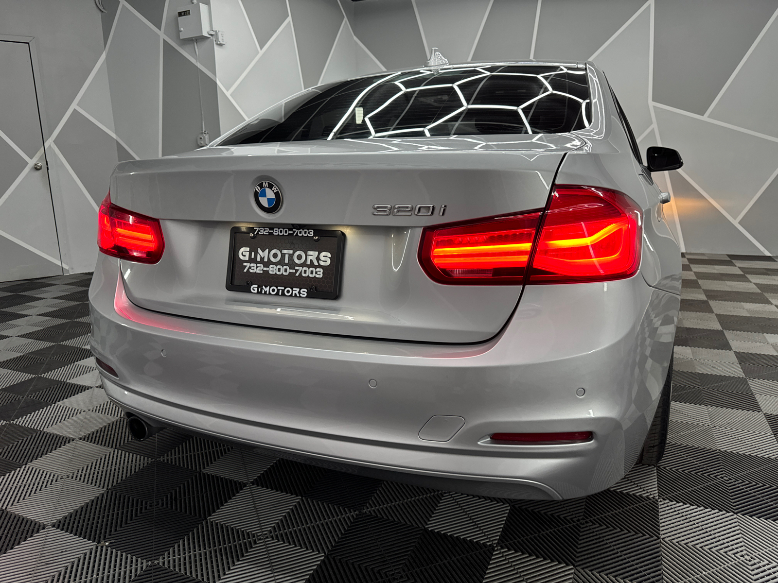 2017 BMW 3 Series 320i Sedan 4D 8