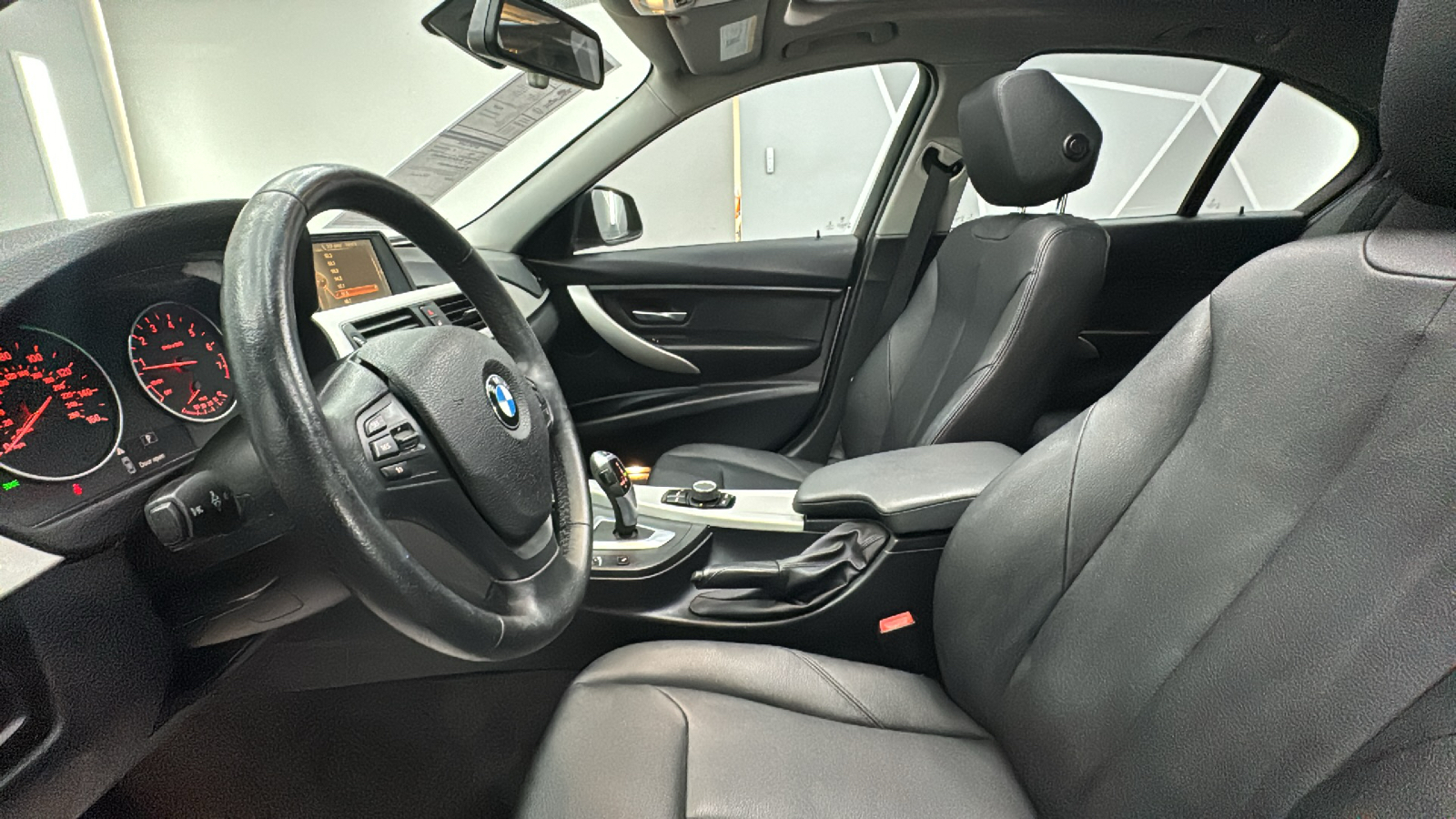 2017 BMW 3 Series 320i Sedan 4D 36