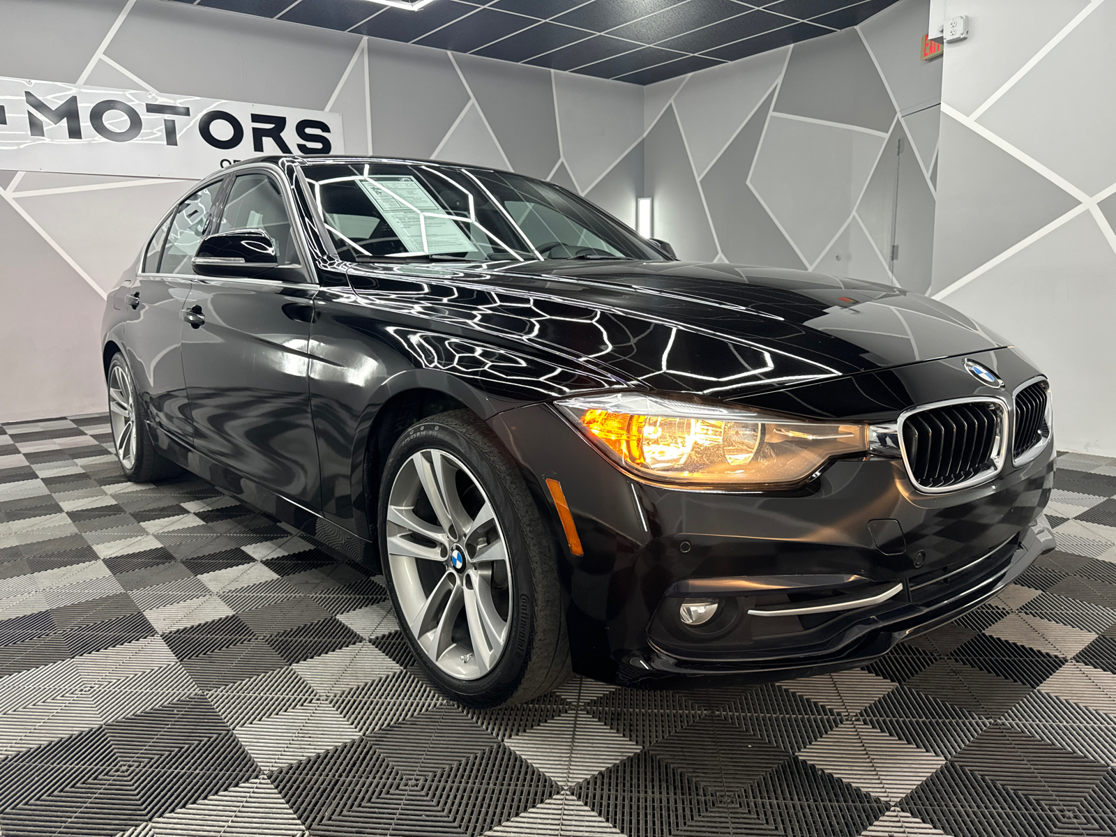 2017 BMW 3 Series 330i Sedan 4D 13