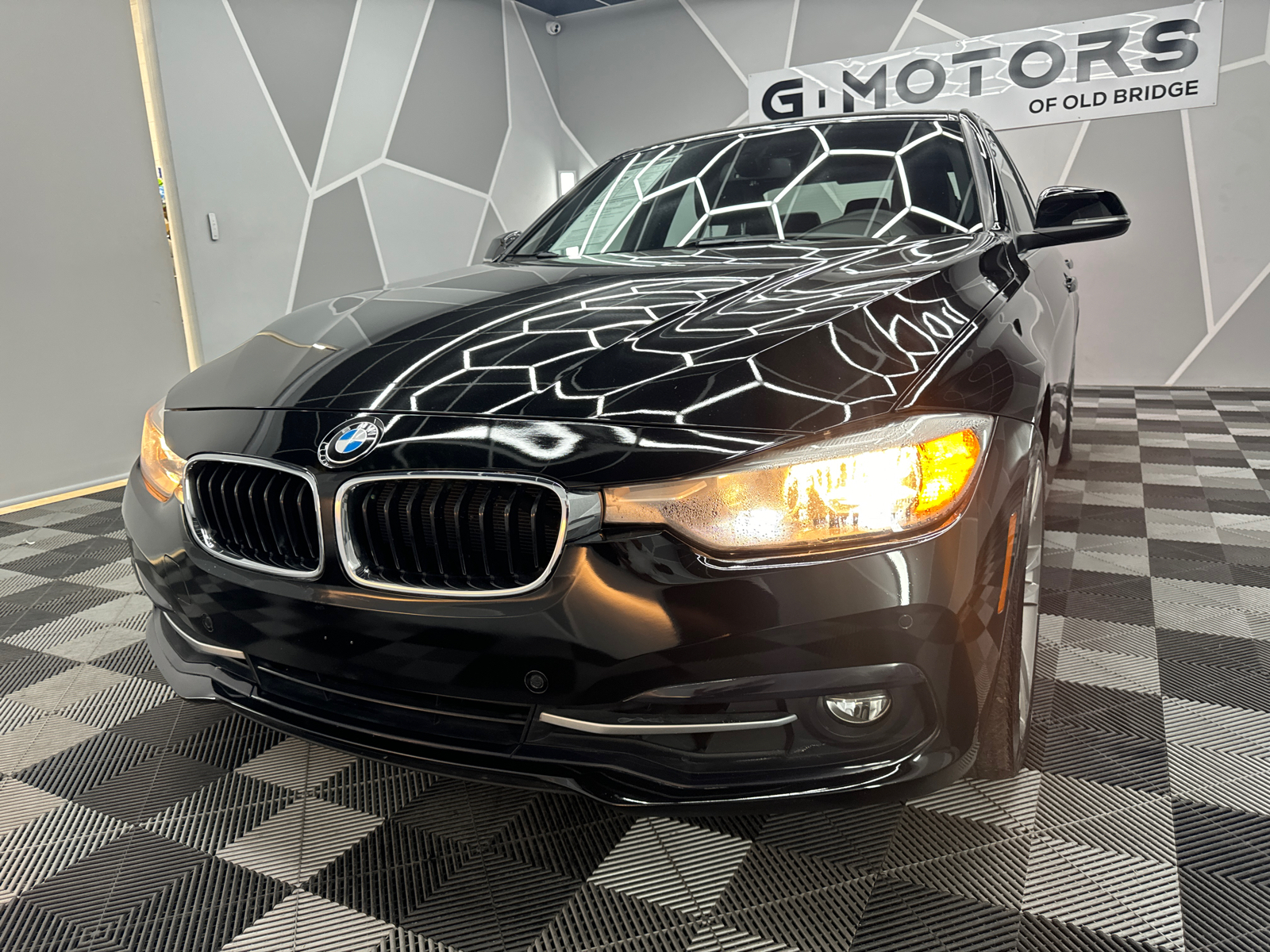 2017 BMW 3 Series 330i Sedan 4D 16