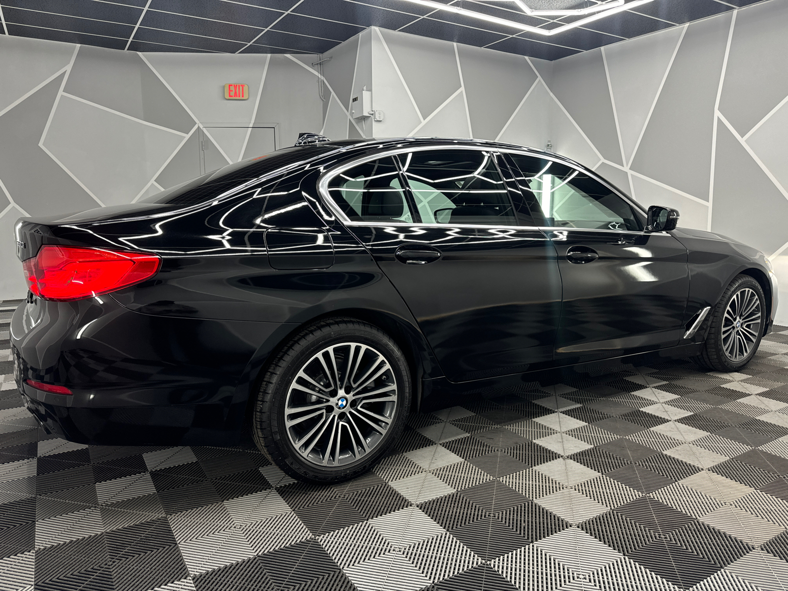 2019 BMW 5 Series 530i xDrive Sedan 4D 10