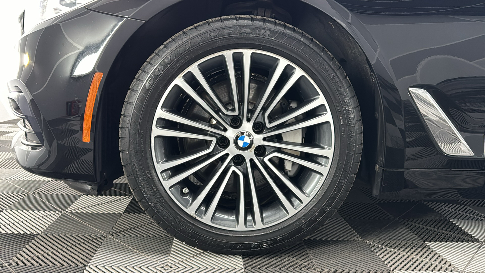 2019 BMW 5 Series 530i xDrive Sedan 4D 18