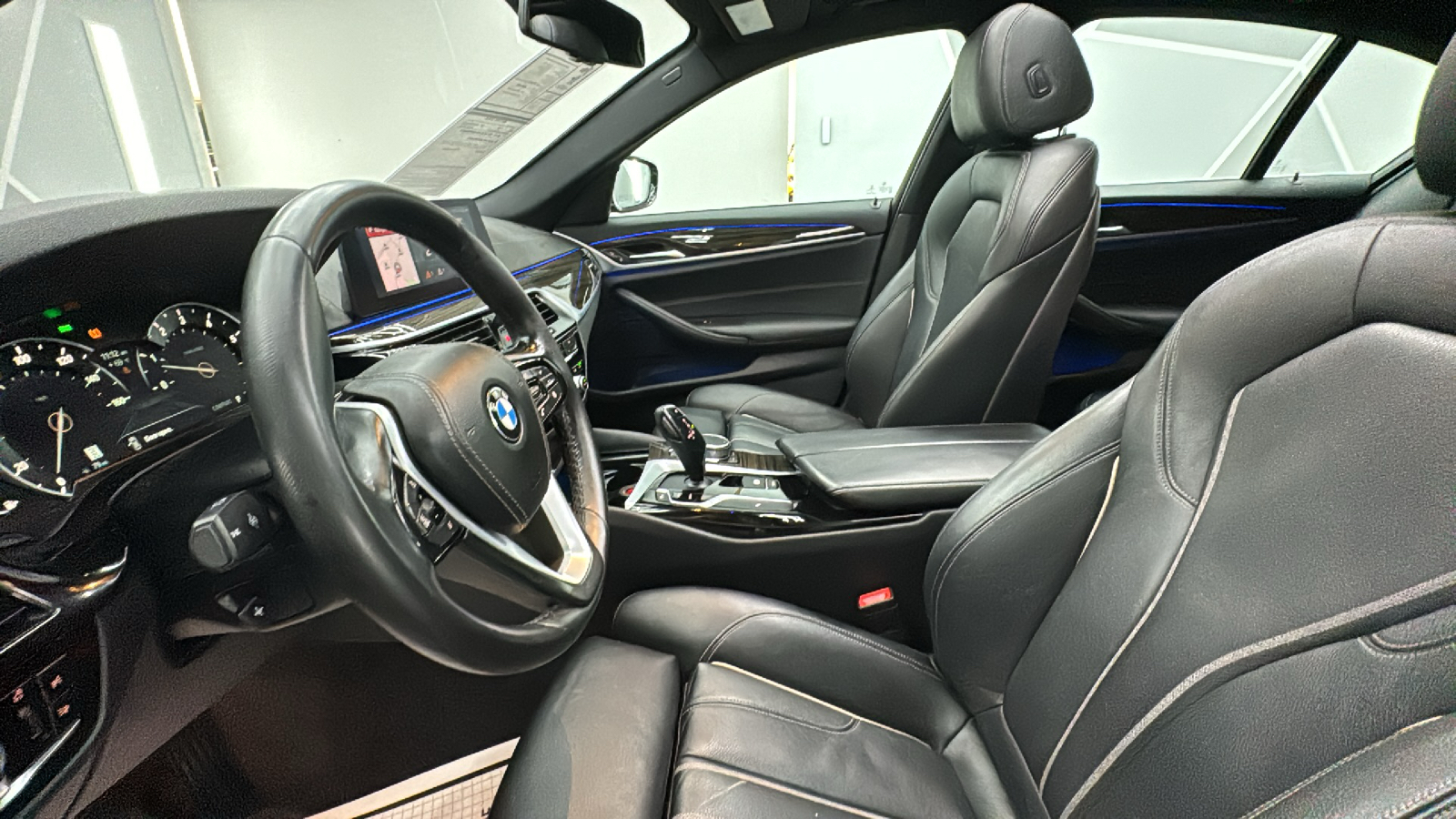 2019 BMW 5 Series 530i xDrive Sedan 4D 39