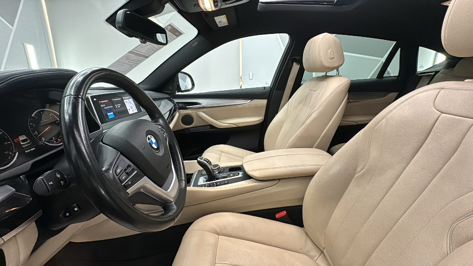 2019 BMW X6 xDrive35i Sport Utility 4D 37