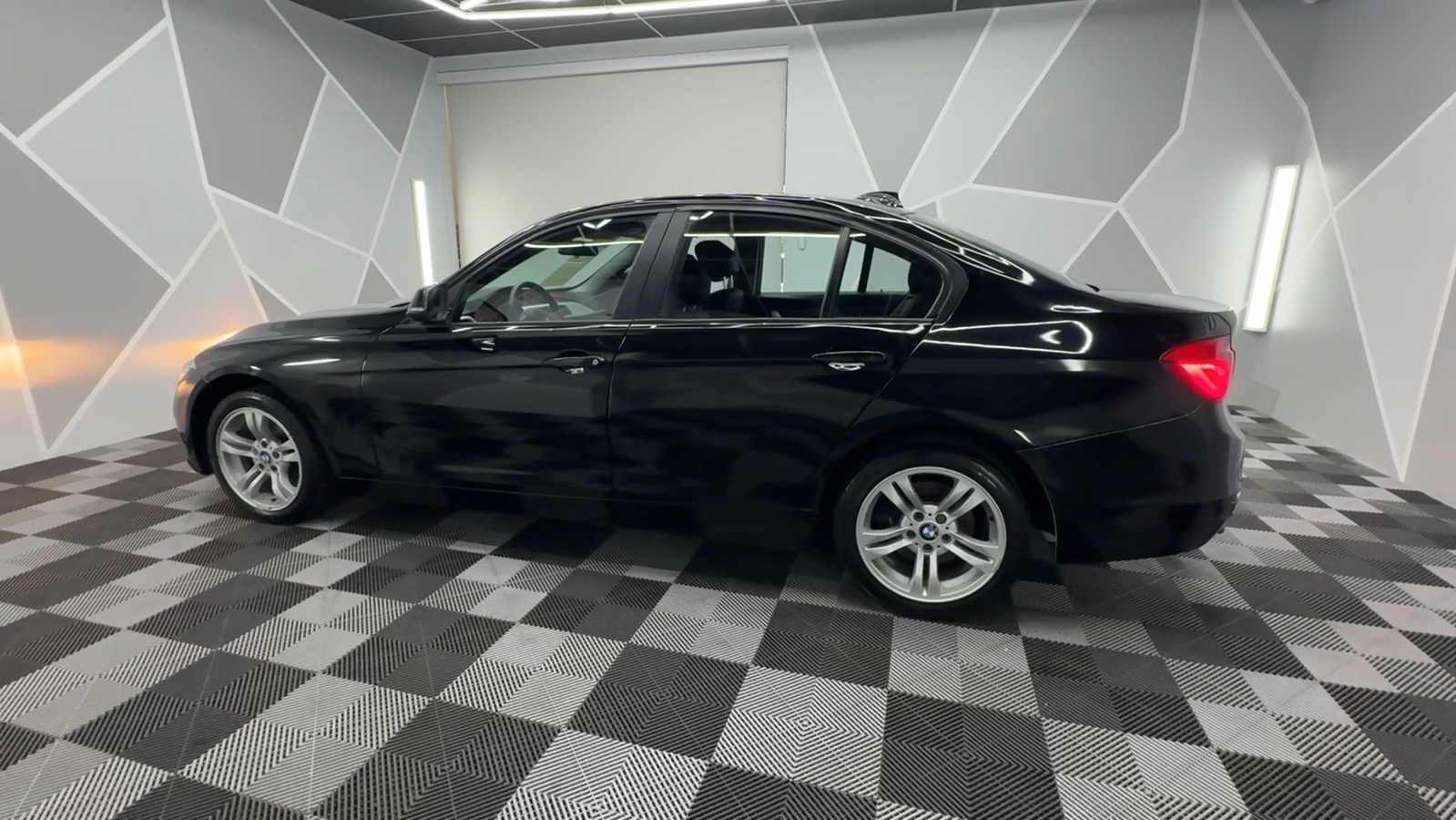 2016 BMW 3 Series 320i xDrive Sedan 4D 5