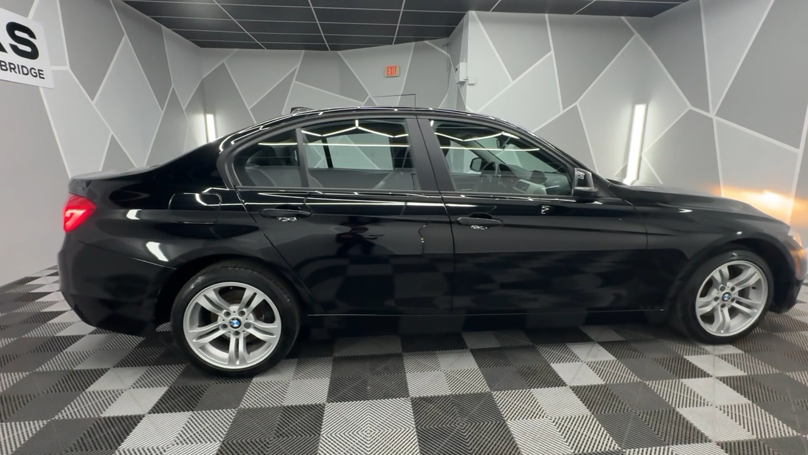 2016 BMW 3 Series 320i xDrive Sedan 4D 13