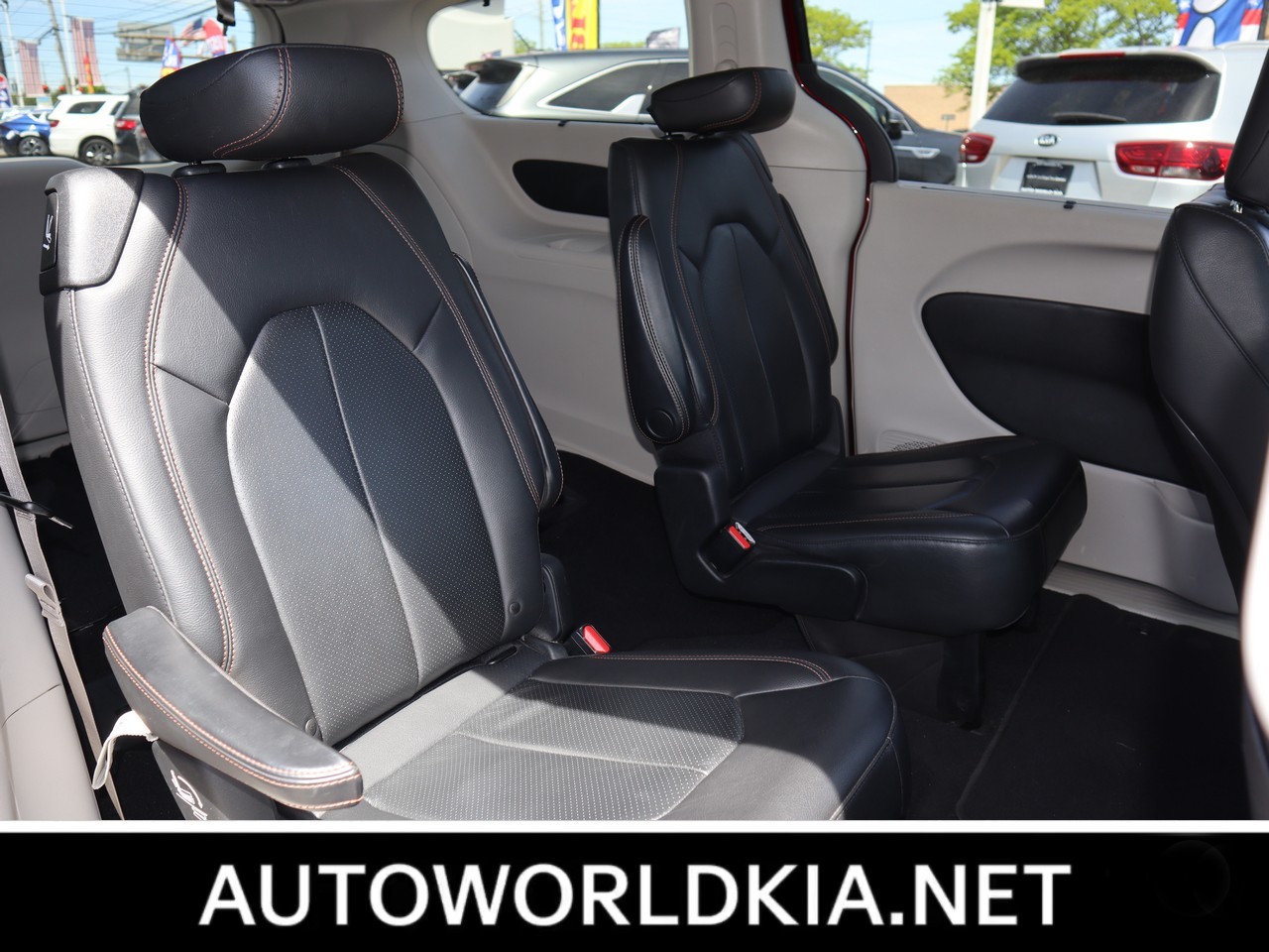 2020 Chrysler Pacifica Touring L 17