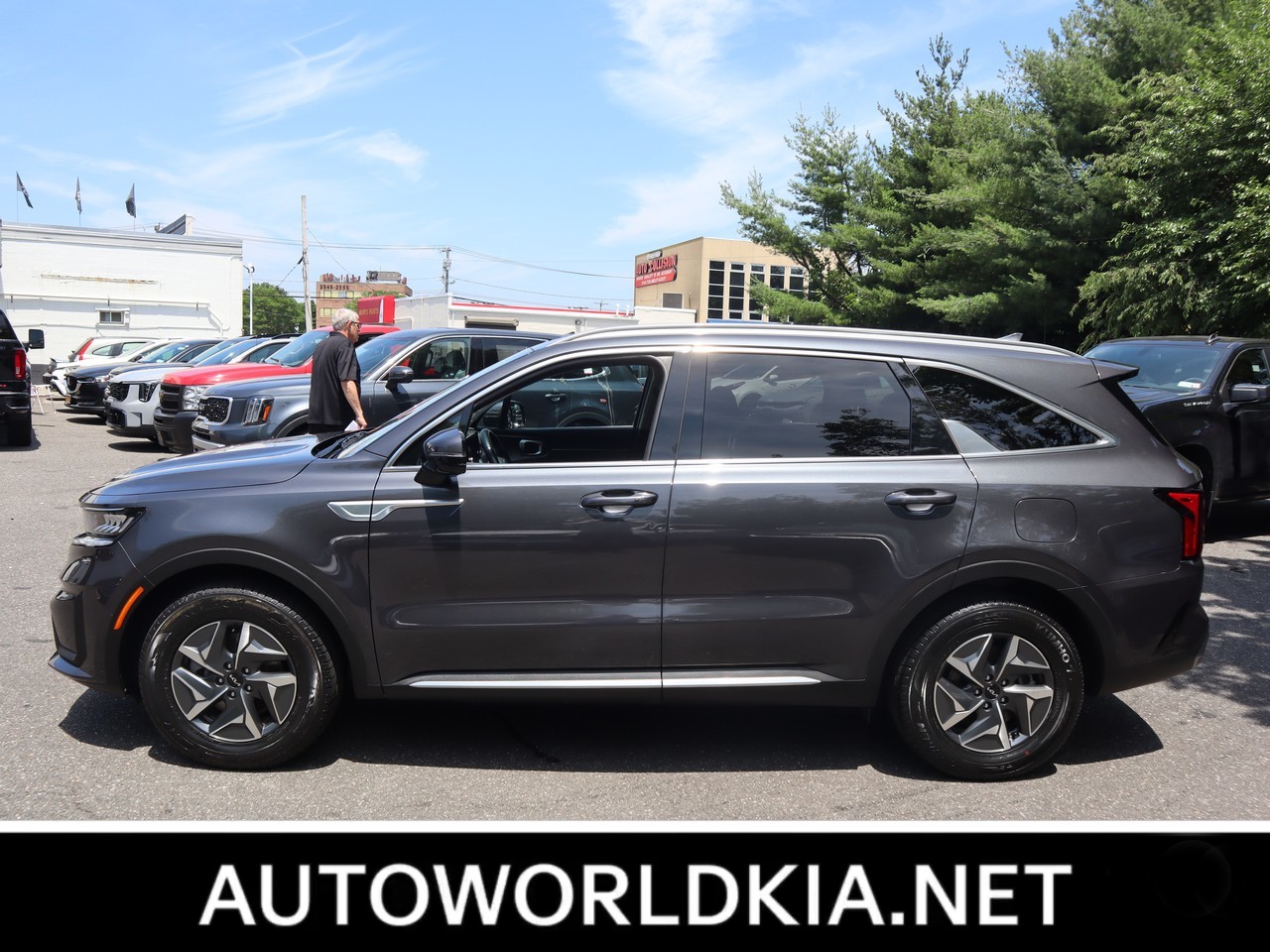 2022 Kia Sorento Hybrid S 8